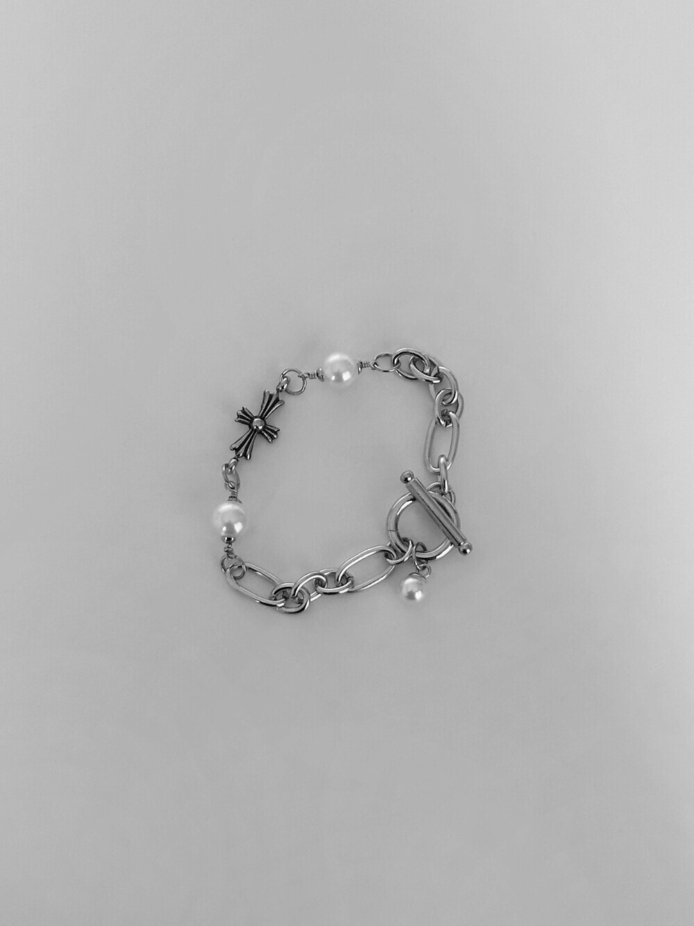 韓國限定🇰🇷 OFUSE pearl drop bracelet(cross) 珍珠吊墜 歌德風 十字架 扣環 手鏈 手鍊 不鏽鋼材質 / 預購