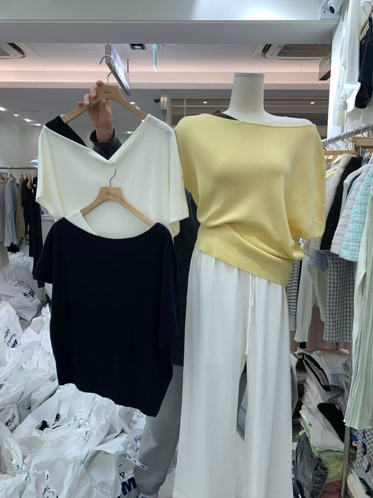 BM6048 撞色單側露肩蝙蝠上衣