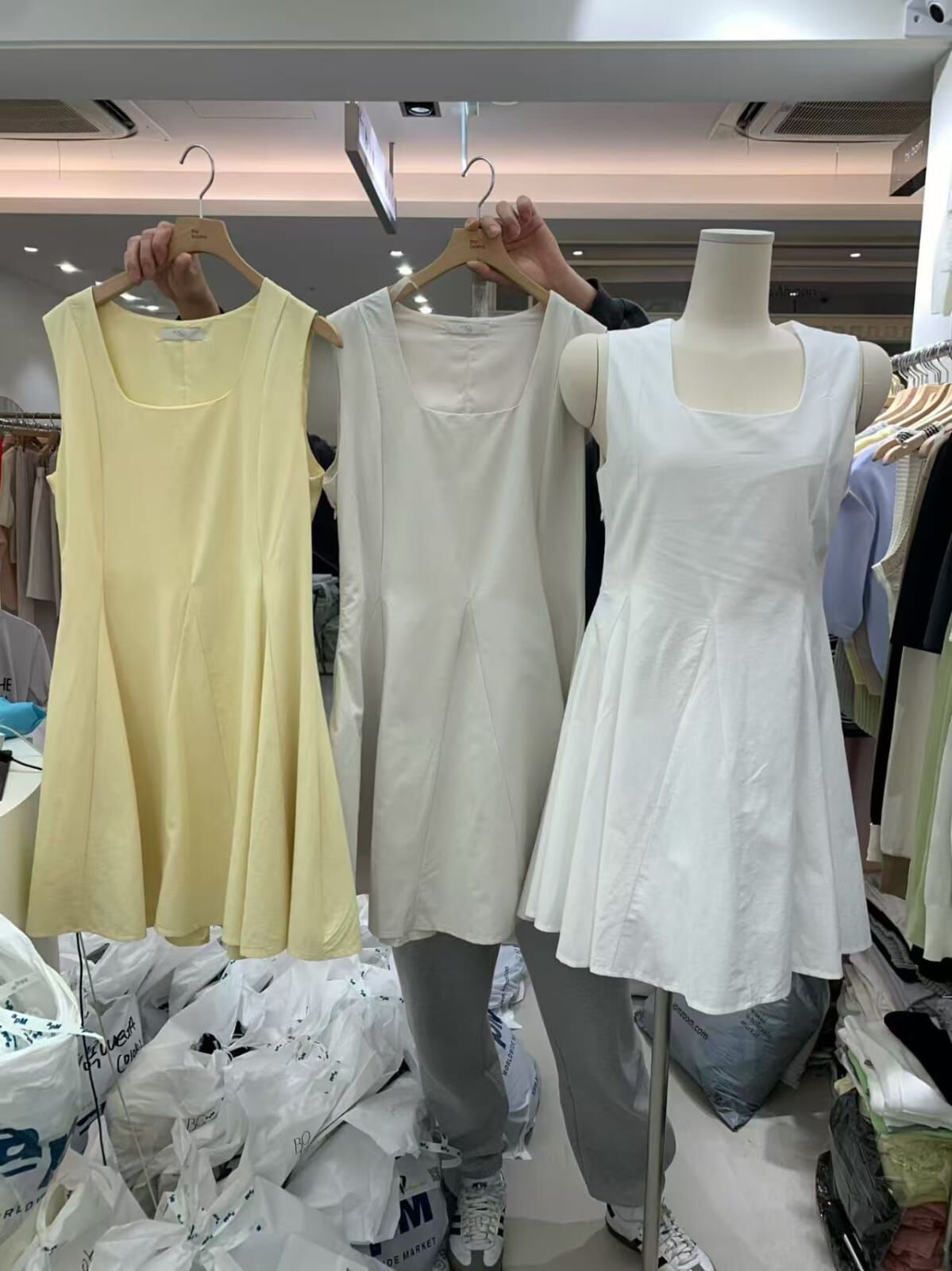 BM6053 方領綫條壓褶下擺背心裙