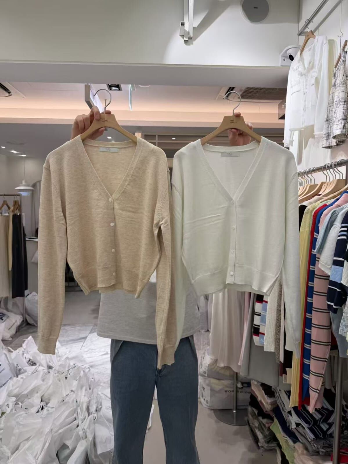 BM6055 簡約親膚V領排扣小外套