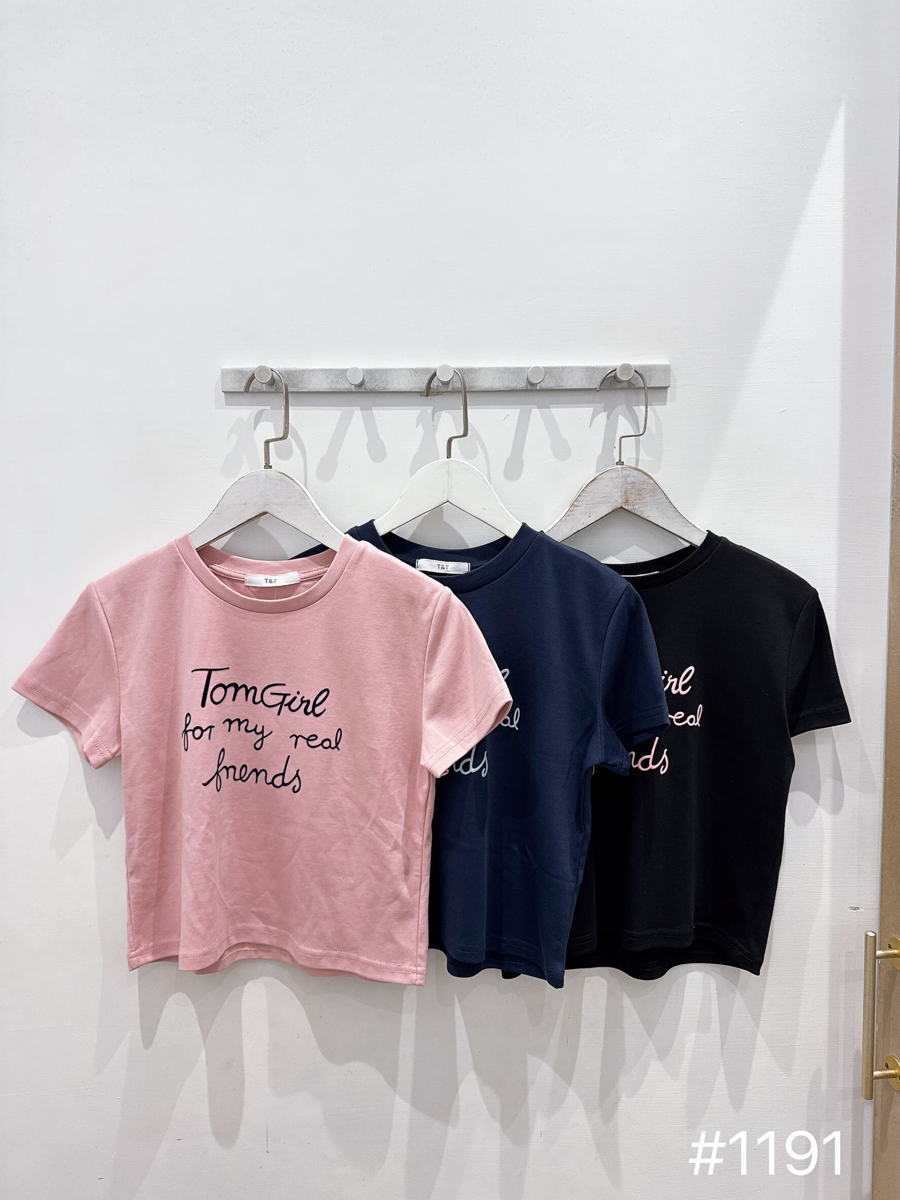 簡約絨感字母短T