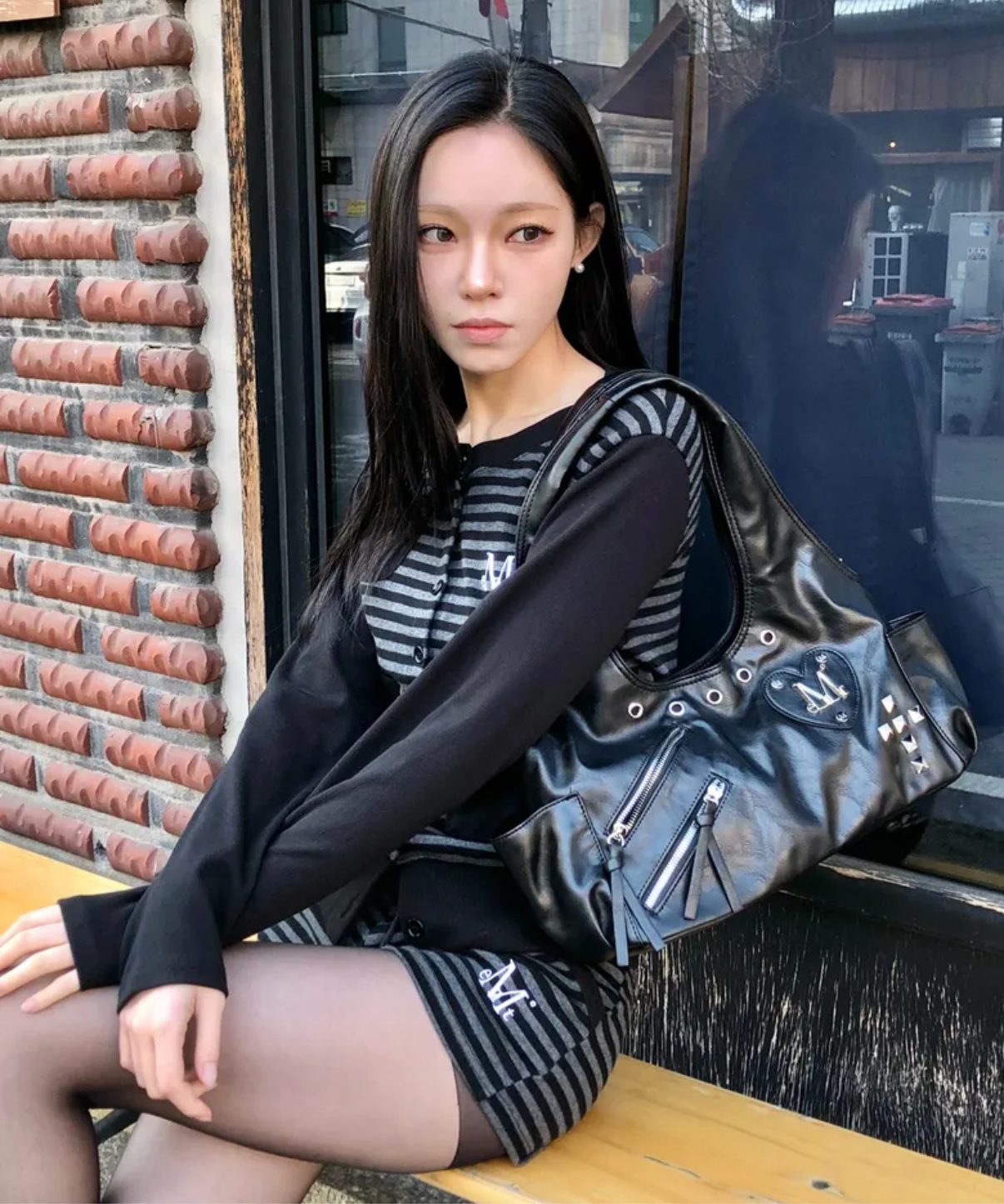 韓國🇰🇷連線 MUCENT 心型Logo十字鉚釘機車包 肩背包 手提包 托特包 機車包 黑色(任買兩件7-11免運)/預購