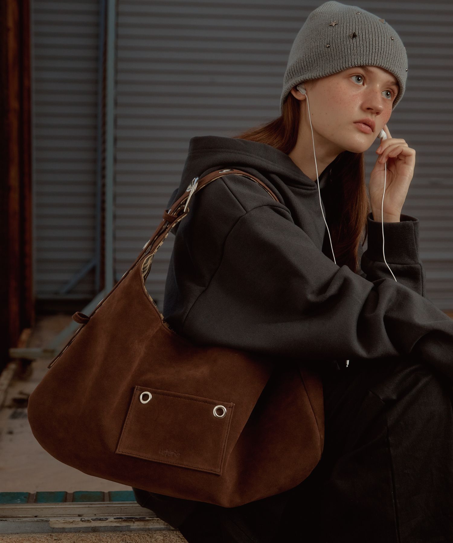 LETERIE 麂皮扣環兩用肩背包 SUEDE