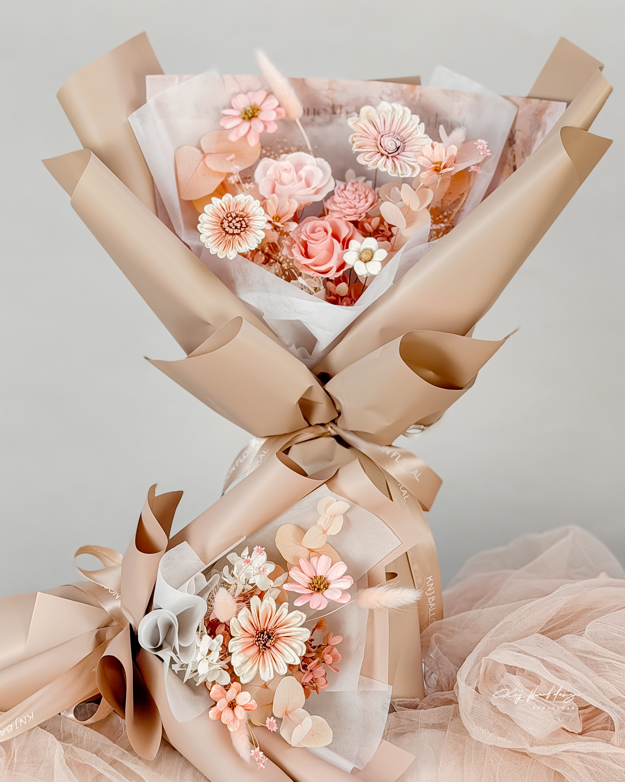 柔霧杏粉畢業永生花束