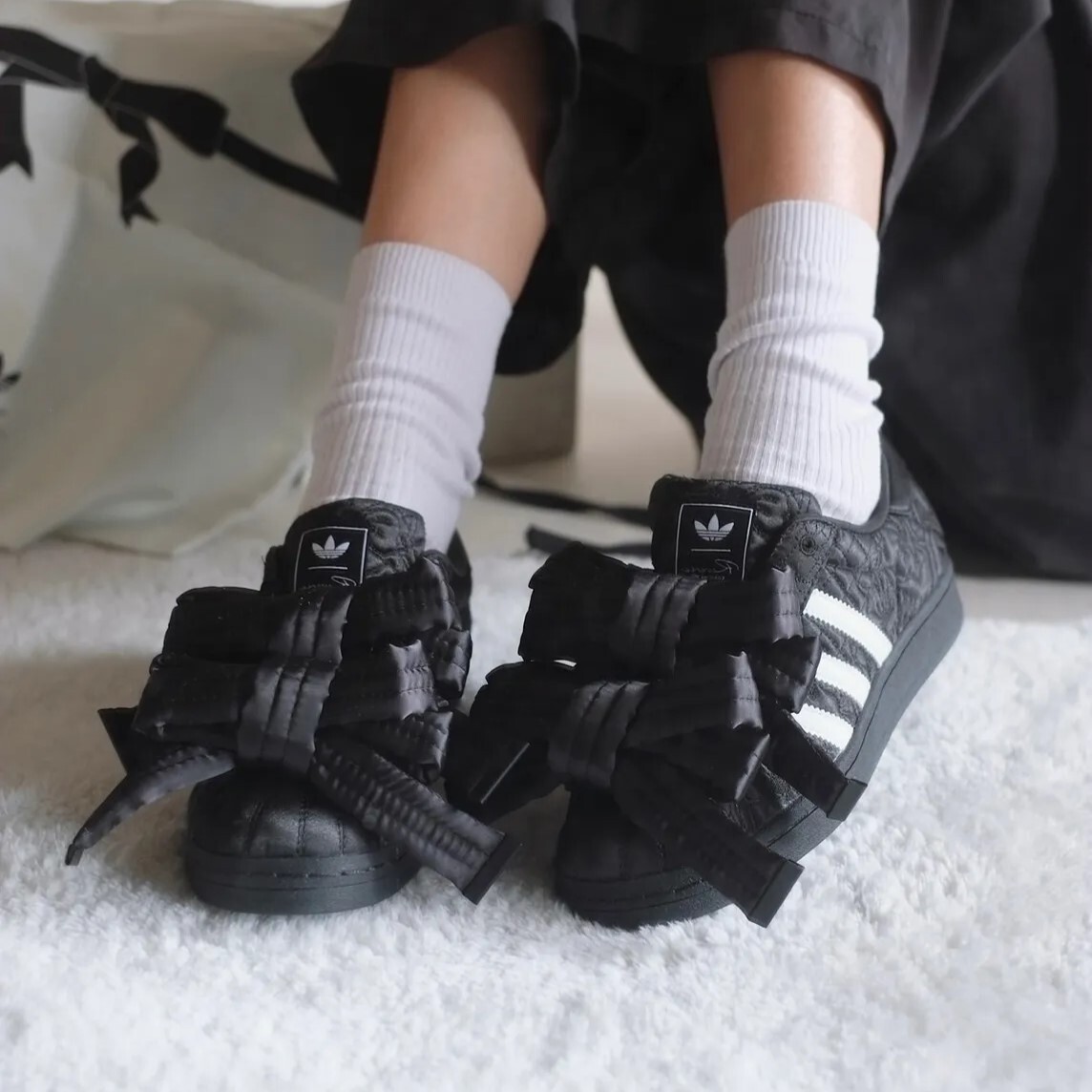 【代購】Caroline Hu × adidas Originals Superstar W  潮流時尚｜薄底減震｜低幫板鞋｜女款