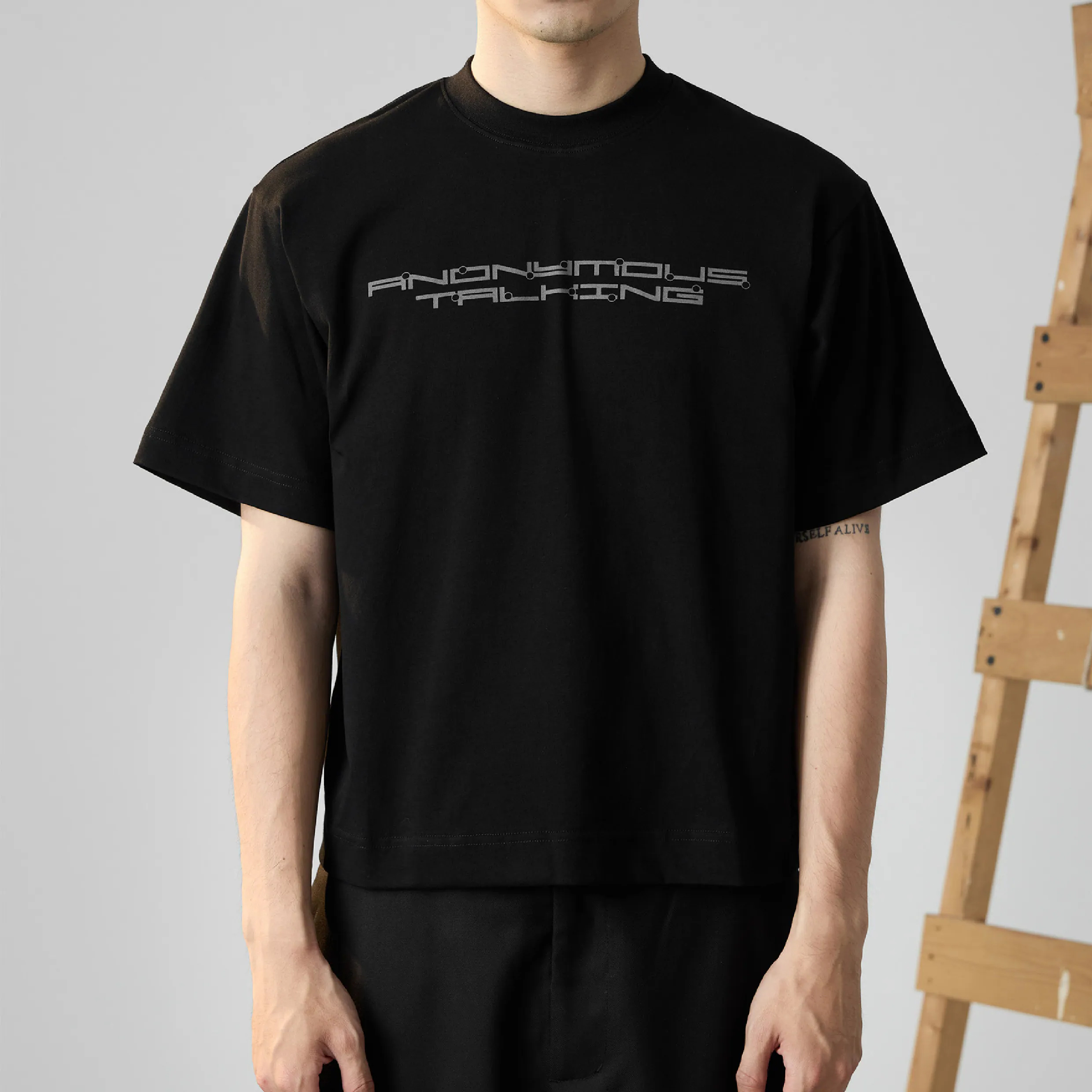 Anonymous Talking EVERYTHING Logo Tee 圖像寬短Tee