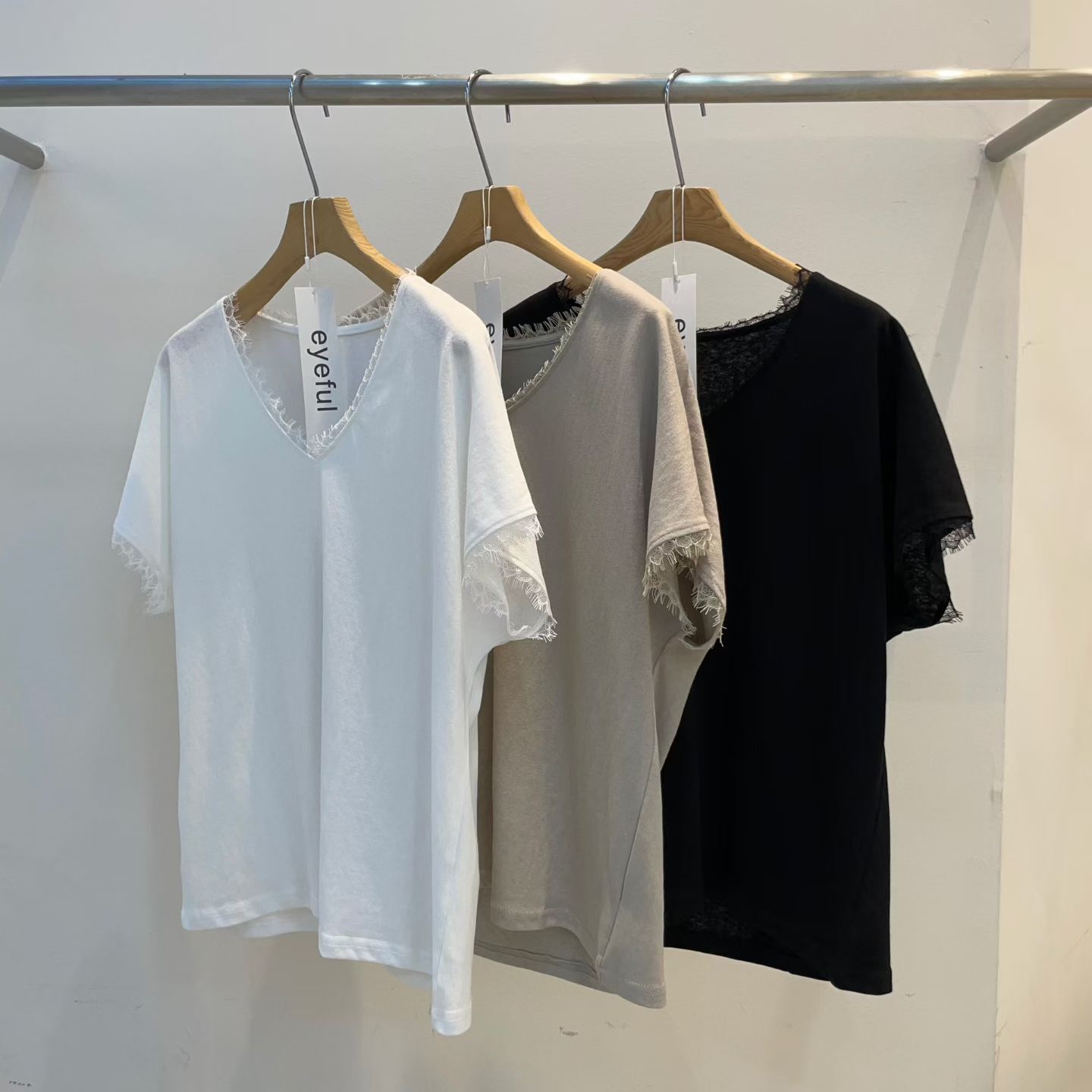 EY6011 蕾絲蘇蘇拼邊V領棉Tee