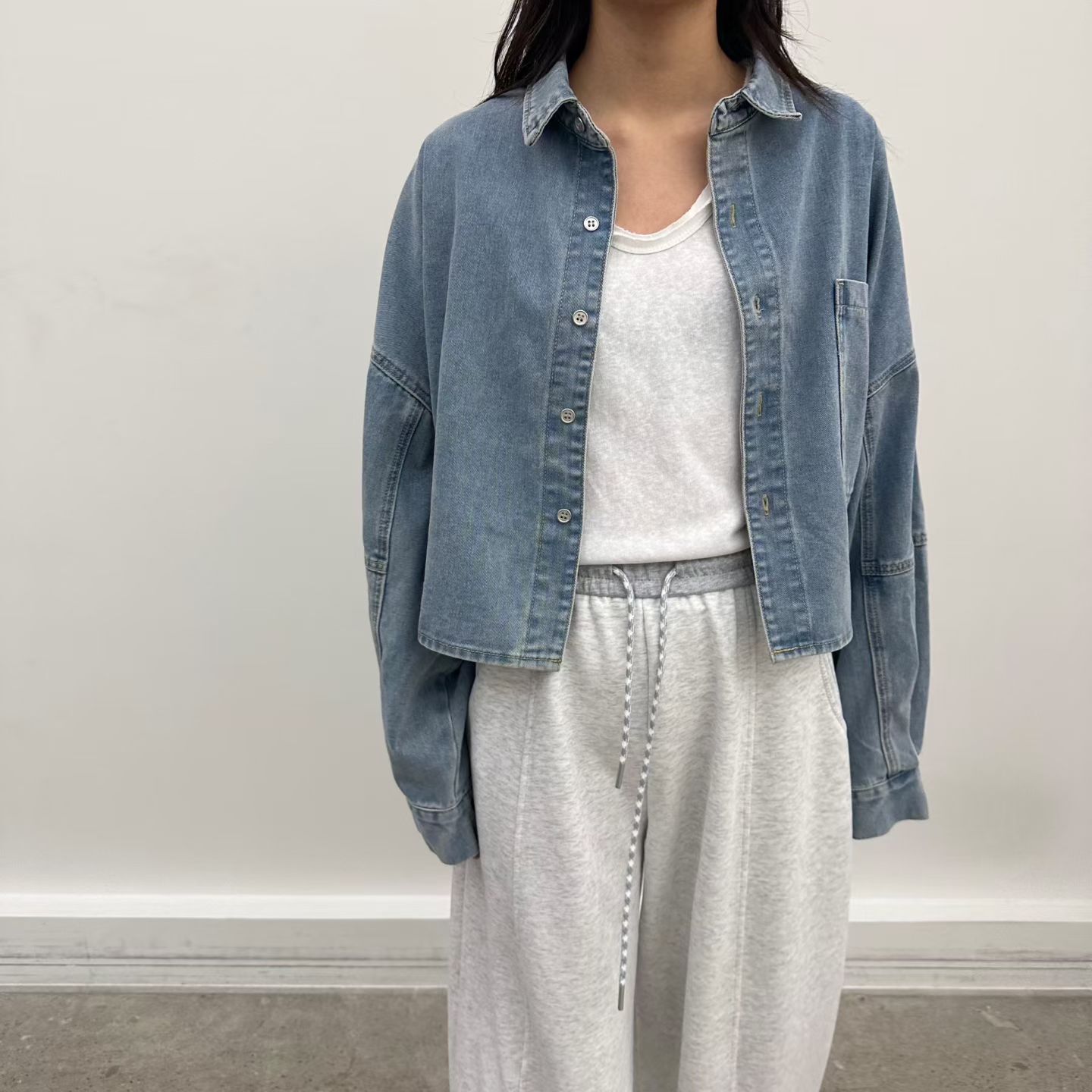 EY6016 後壓褶微收腰短版牛仔外套