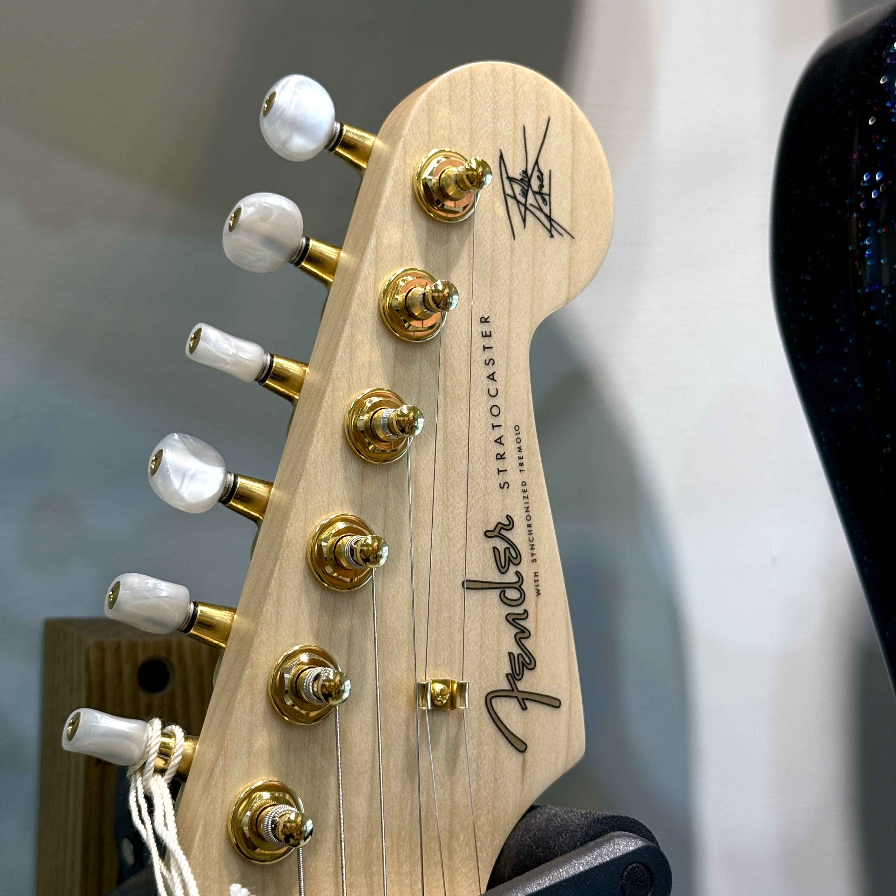 Fender FENDER MIJ RICHIE KOTZEN STRATOCASTER MN TRANSPARENT WHITE BURST 簽名款電吉他 第 2 張圖片｜三峽吉他 / Bass