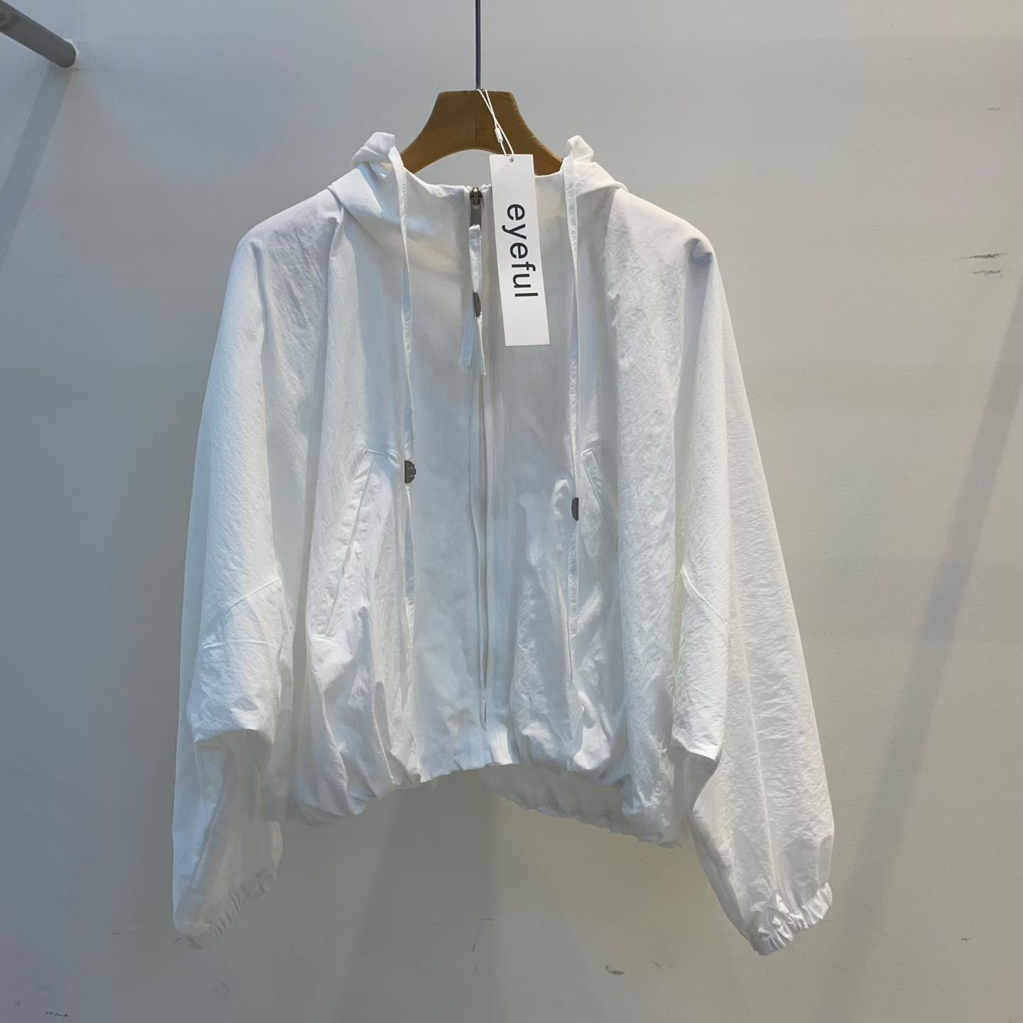 EY6019 蓬蓬下擺連帽拉鏈短版外套