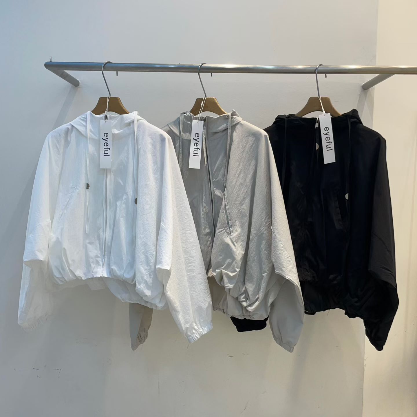 EY6019 蓬蓬下擺連帽拉鏈短版外套