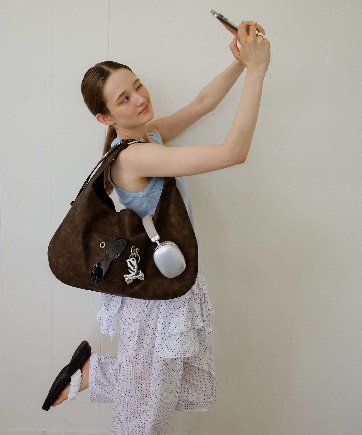 LETERIE 扣環兩面斜背包 棕色 BUCKLE