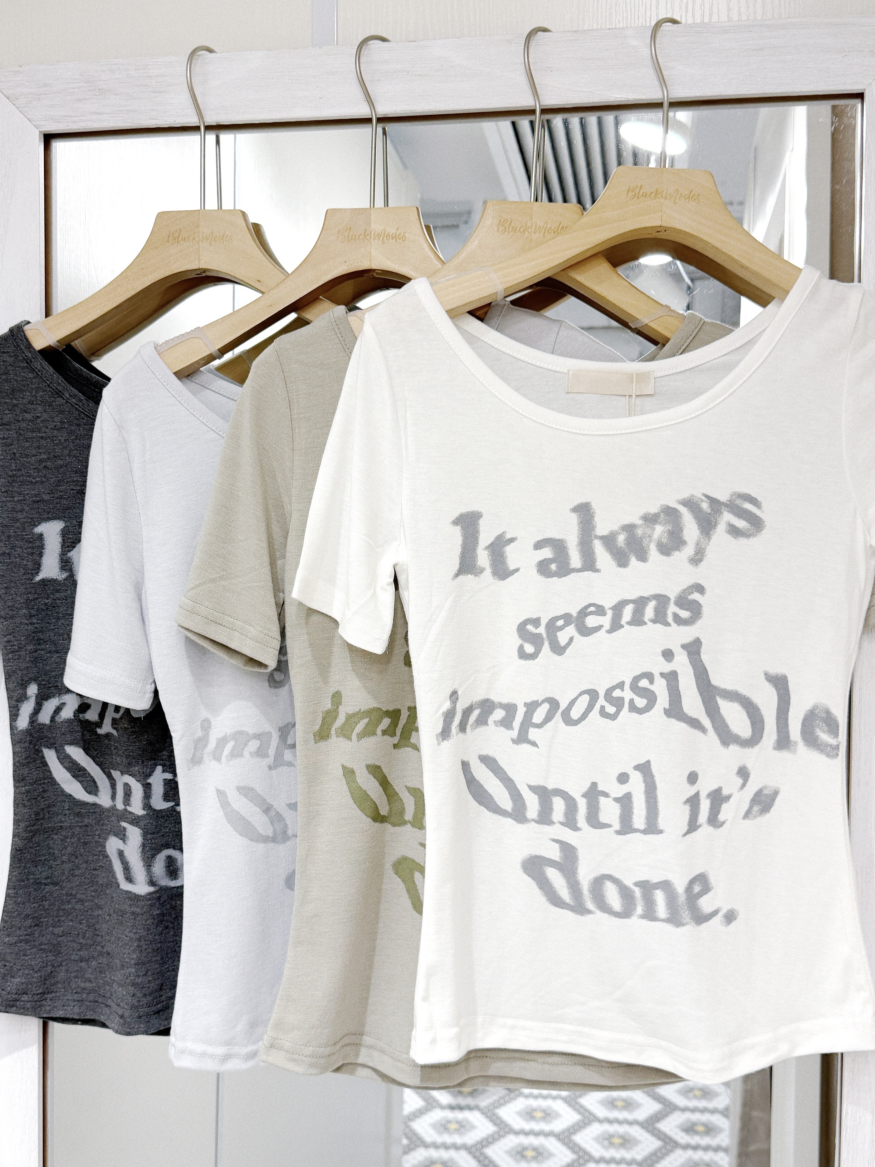 T1366｜韓系必備單品！2-ways字母薄短袖上衣