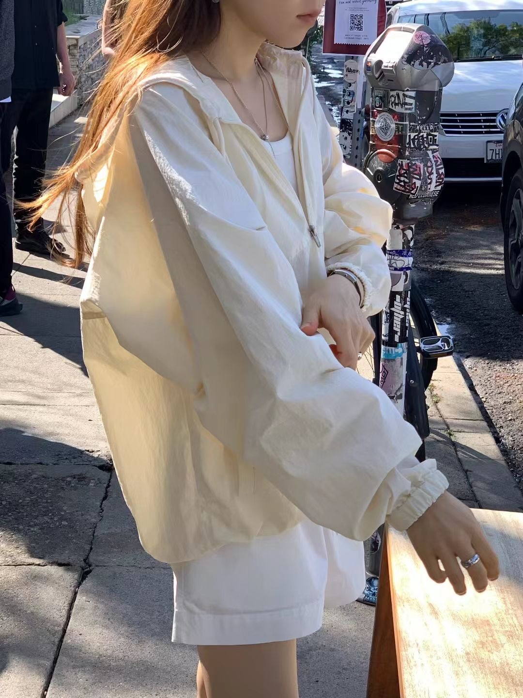 連帽縮口拉鏈薄外套