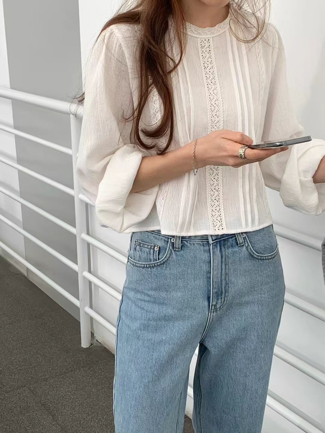 拼接蕾絲氣質圓領短腰襯衫