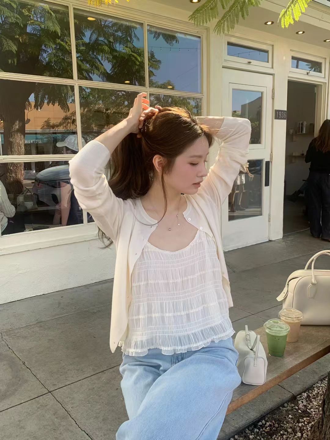 溫柔皺摺細肩帶寬鬆上衣