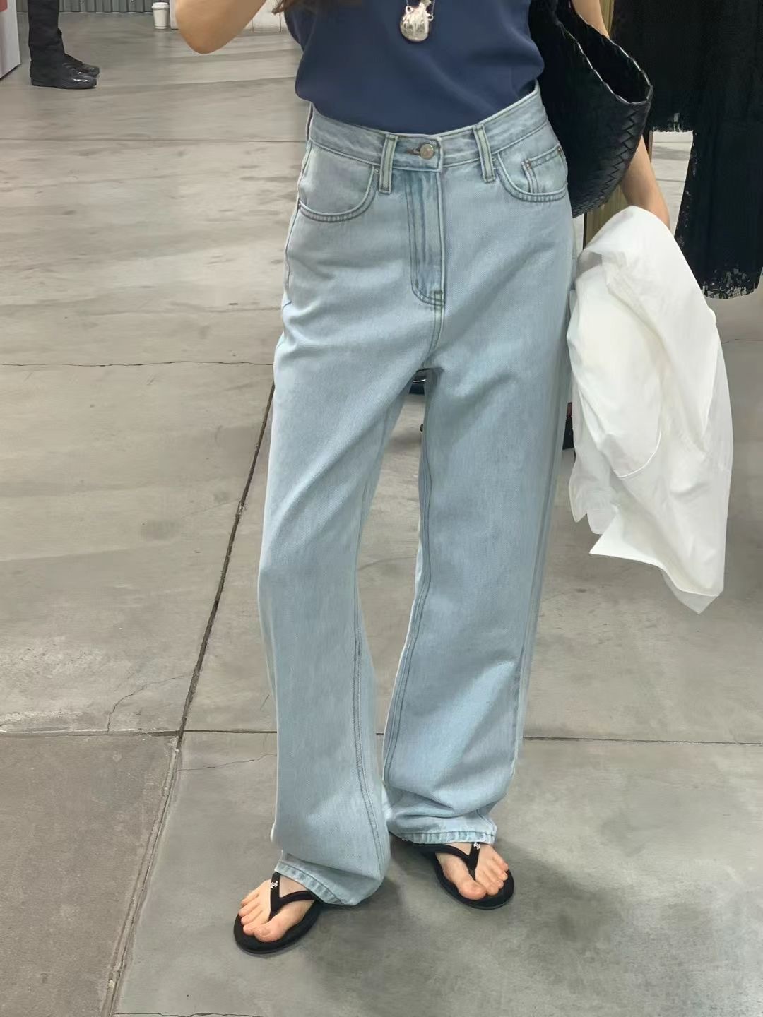 淺藍休閒直筒牛仔褲