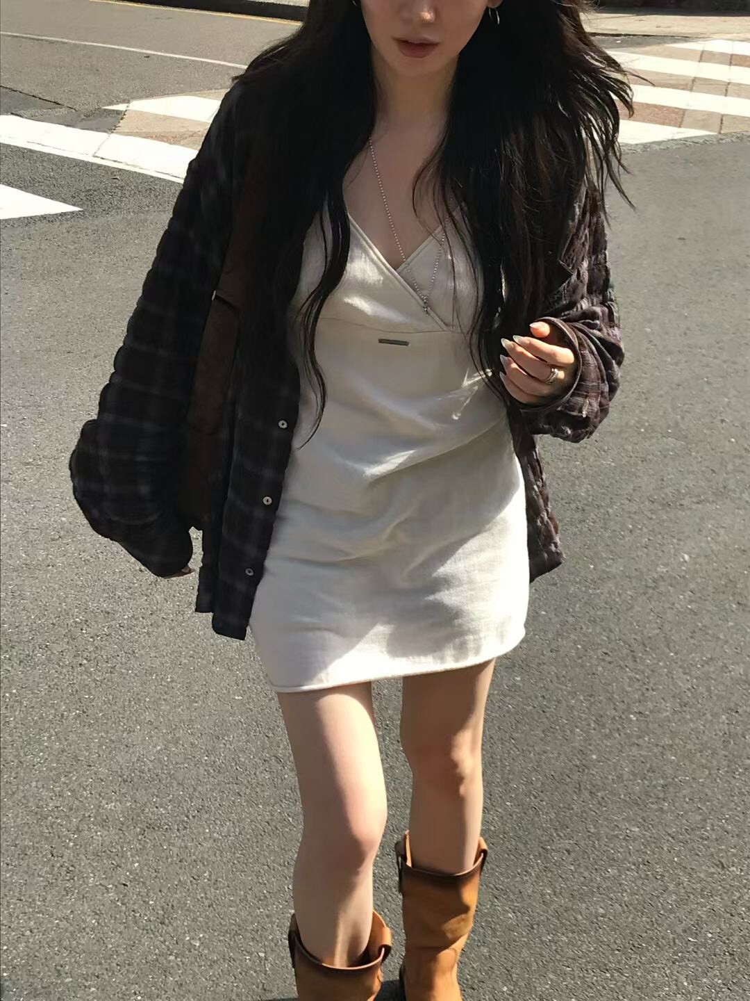 吊帶交錯標籤短洋裝