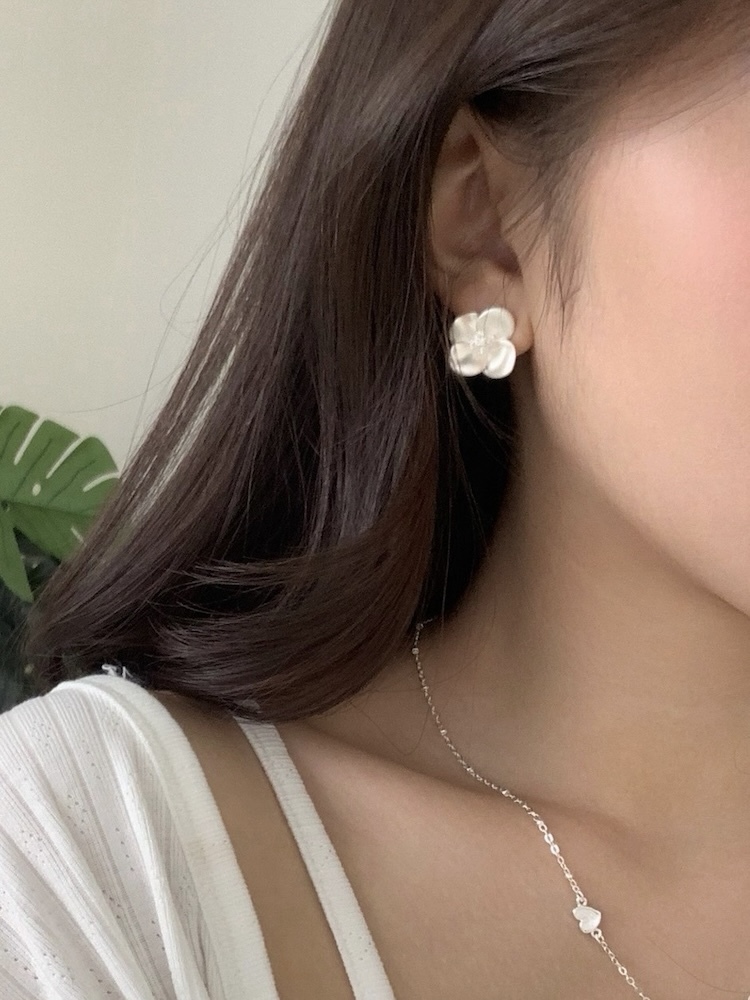 小珍珠花瓣耳環