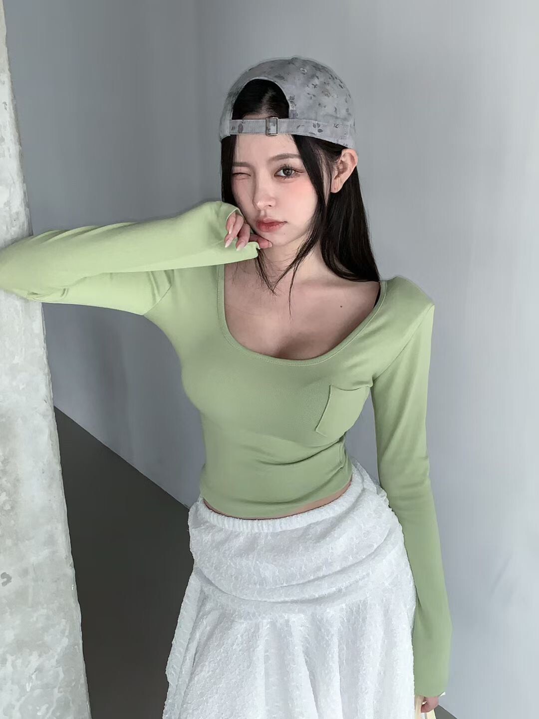 墊肩U領小口袋合身T