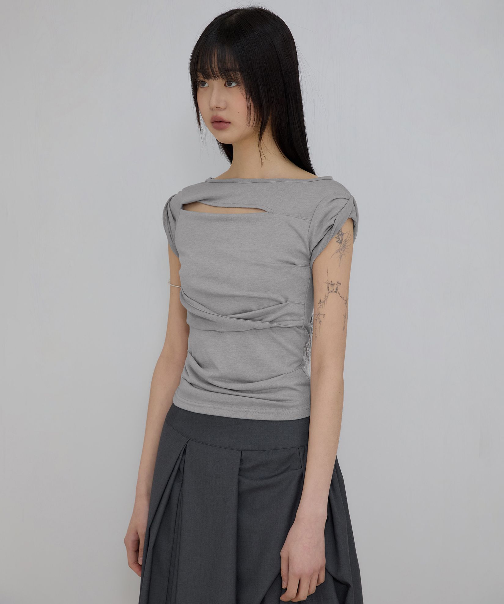 FLAREUP 不對稱垂墜反摺袖上衣 FL-165_Gray