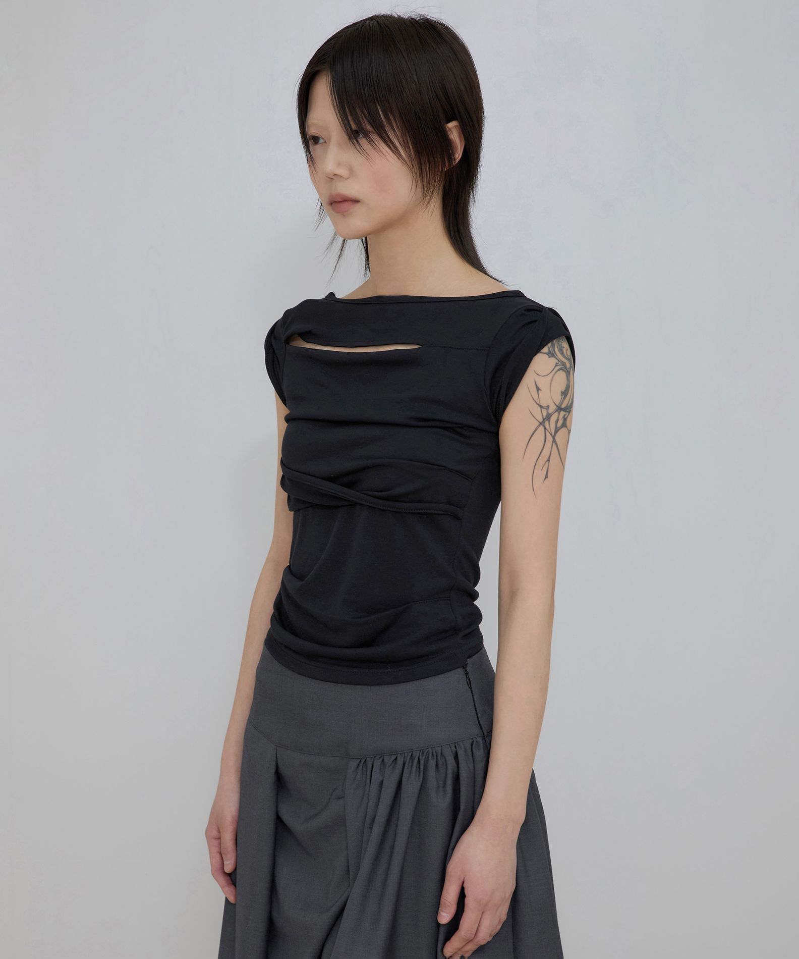 FLAREUP 不對稱垂墜捲袖上衣 FL-165_Black