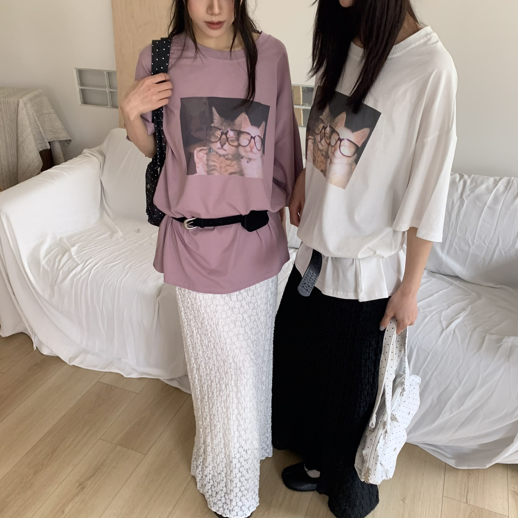 ISA_雙份可愛 眼鏡小咪貼貼落肩寬鬆TEE_63060