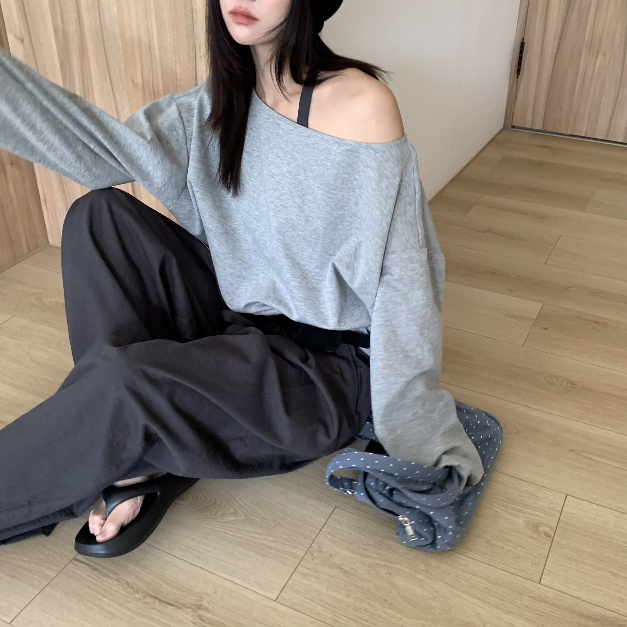 ISA_層次感舒適區 撞色(1+1)斜肩繞脖套裝_63100