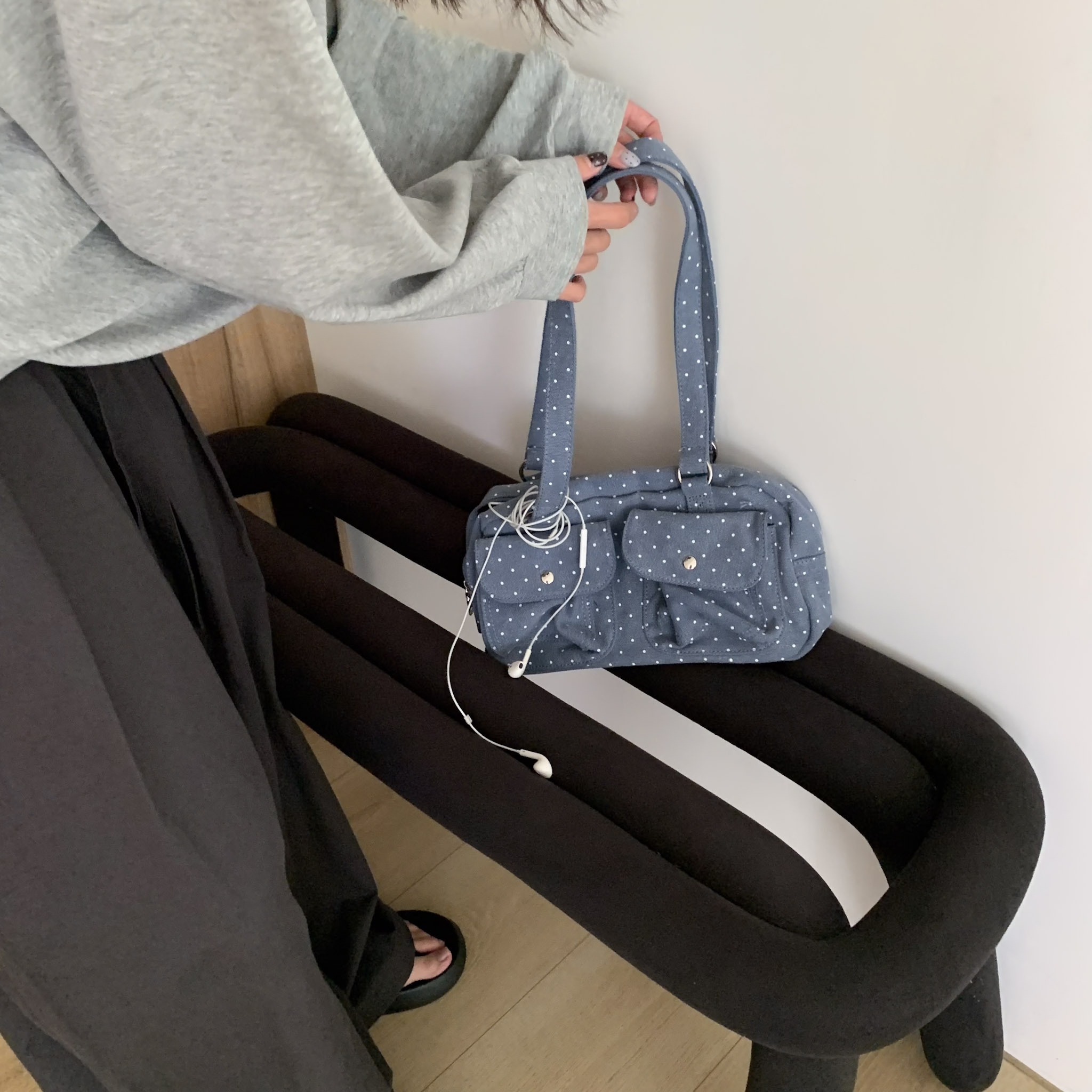 ISA_秒變韓女! 波點雙口袋牛仔單肩拉鍊包_63056