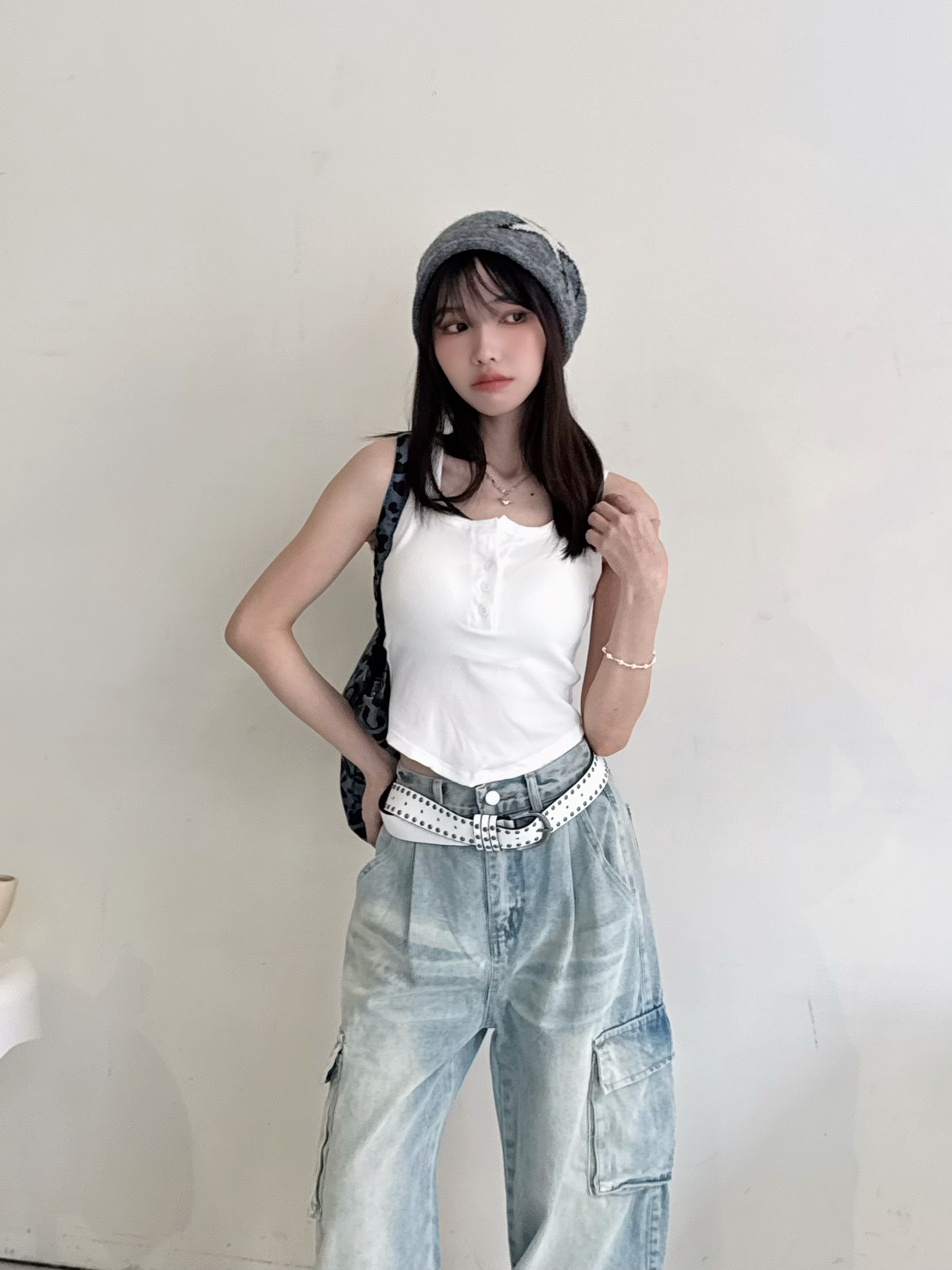 超熱銷鈕扣設計附胸墊小背心-8817