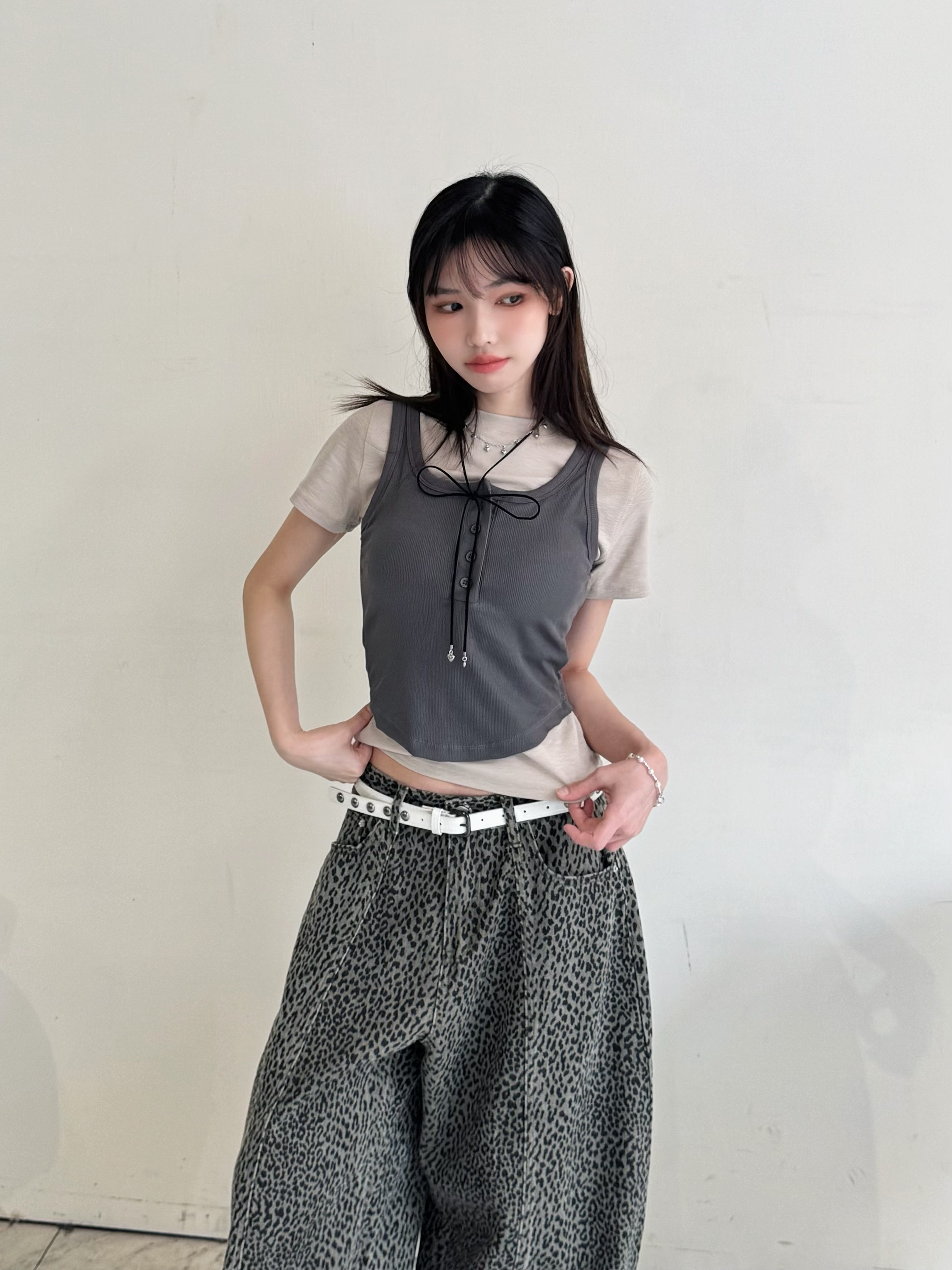 超熱銷鈕扣設計附胸墊小背心-8817