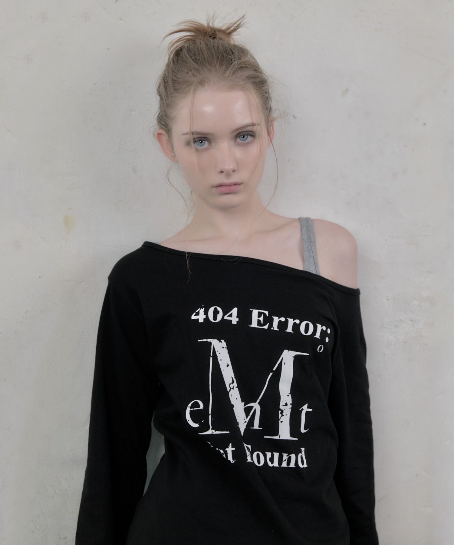 MUCENT 404 Error 裂紋印字單肩長袖T恤 P0000BIA