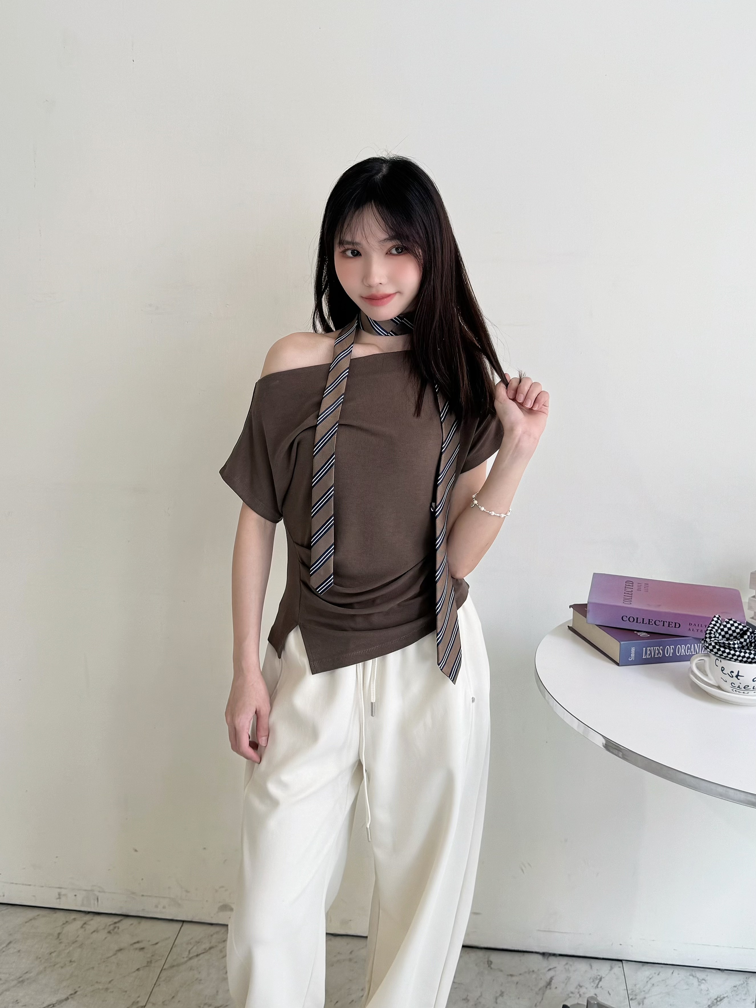 下襬造型大寬領上衣-0830