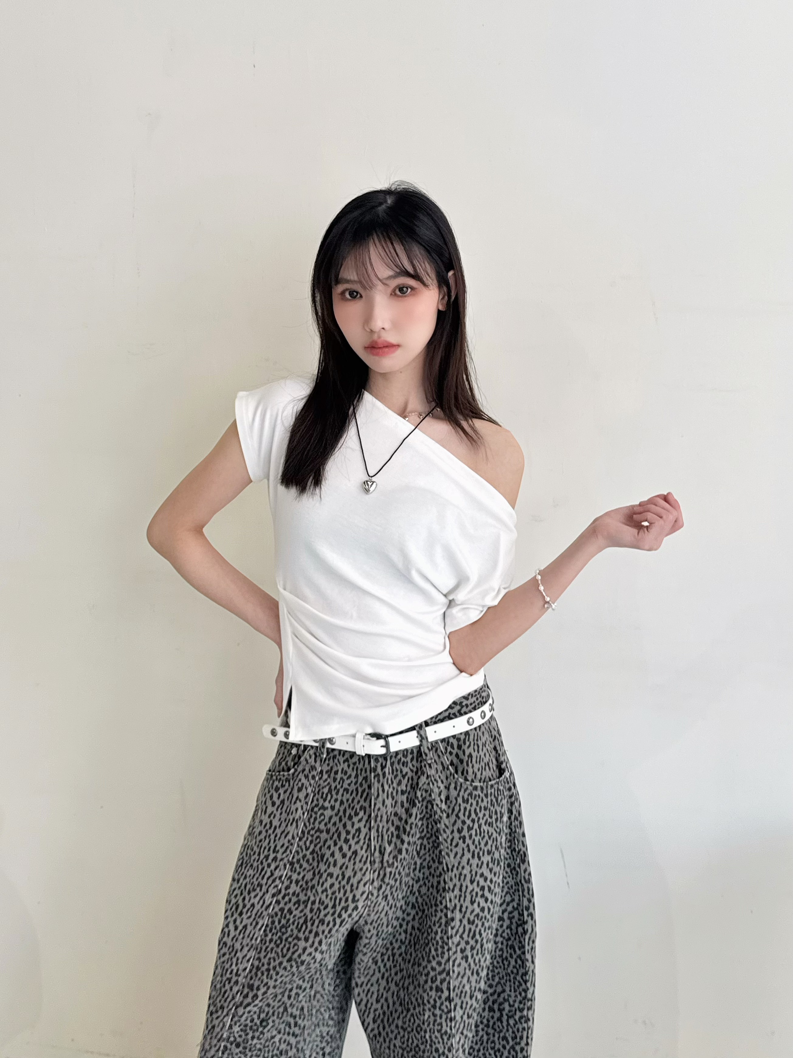 下襬造型大寬領上衣-0830