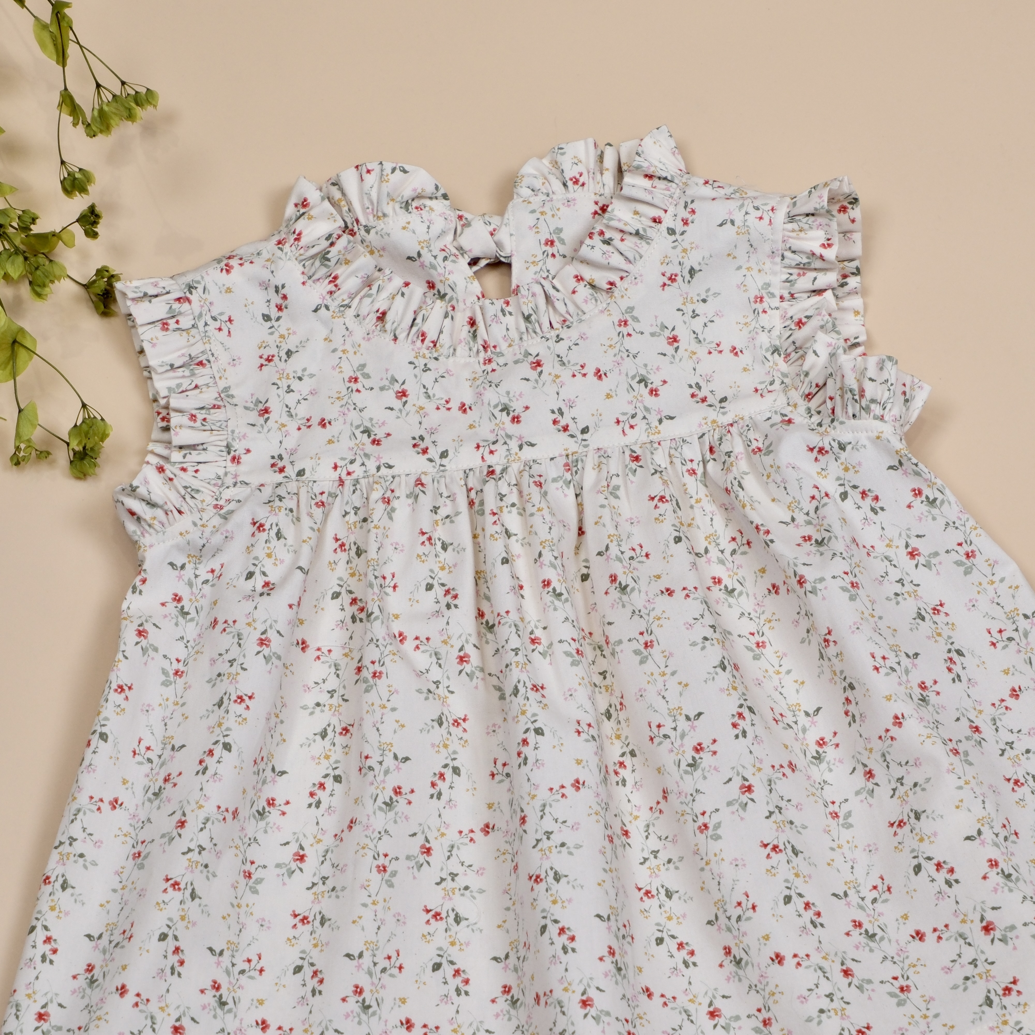 細雨系列 ✿ 春野碎花 ‎✿ 手作女童立領荷葉無袖上衣