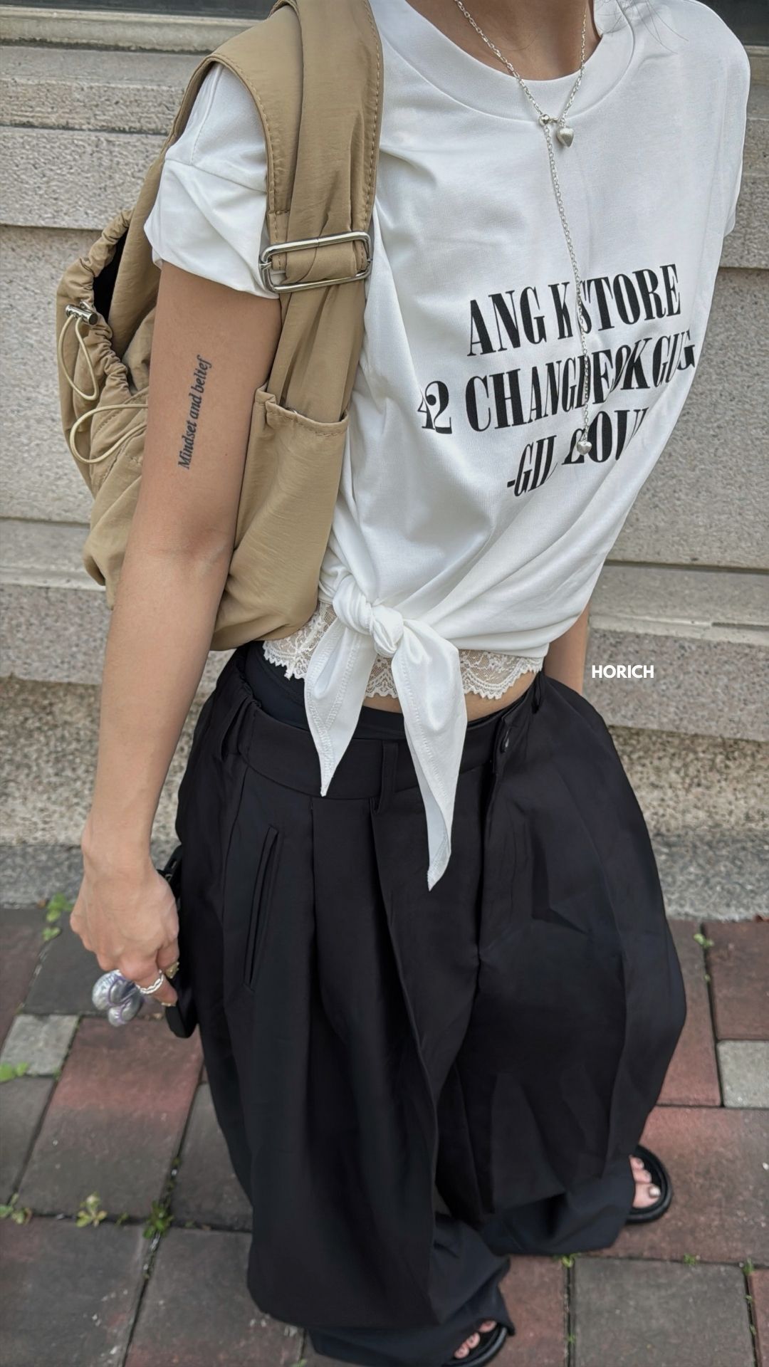 𝗔𝗽𝗿.𝟬𝟴/J66317X-休閒無袖字母T(兩色) / 米白