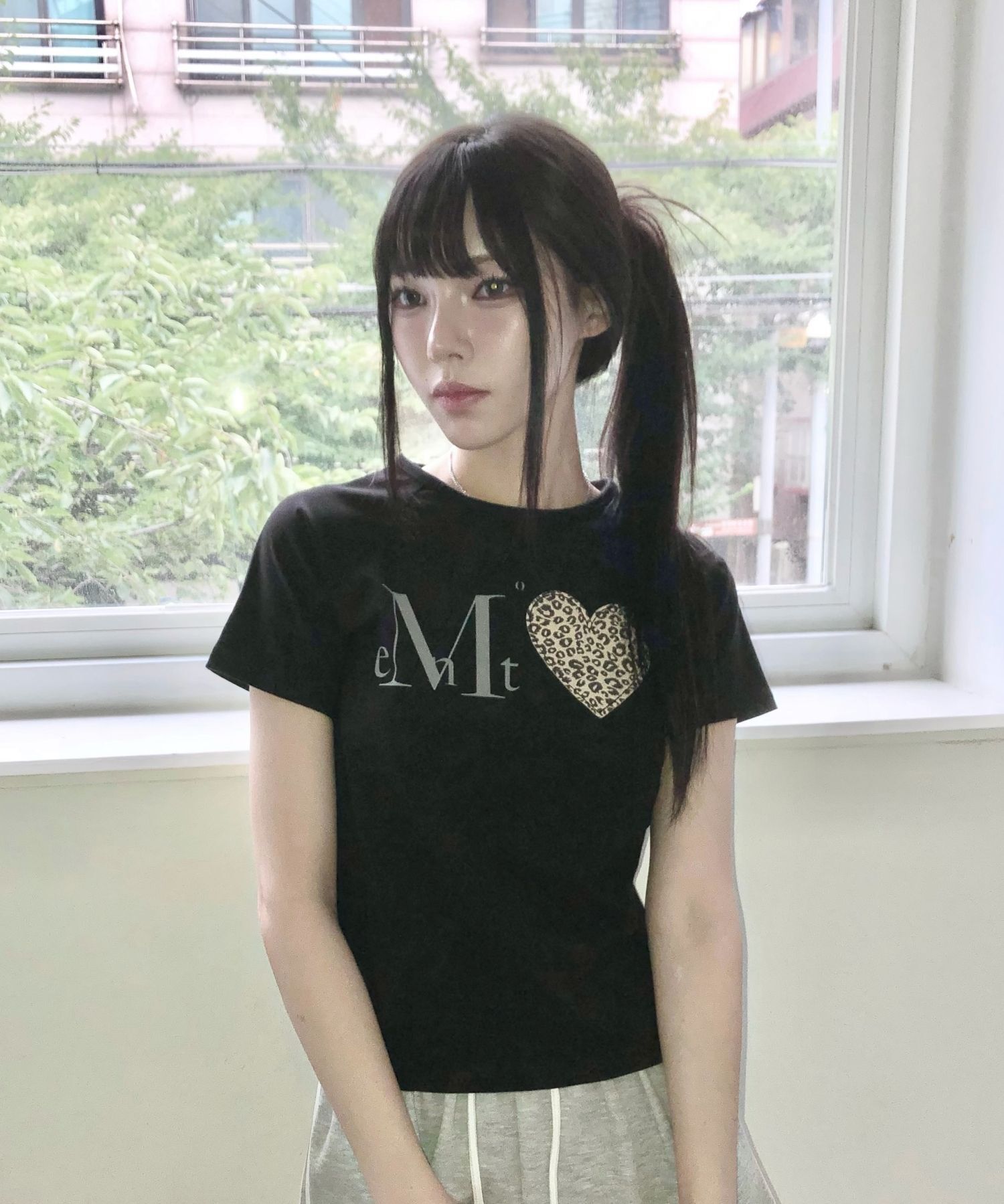 MUCENT 코론 豹紋愛心貼布短袖T恤 P0000BDW