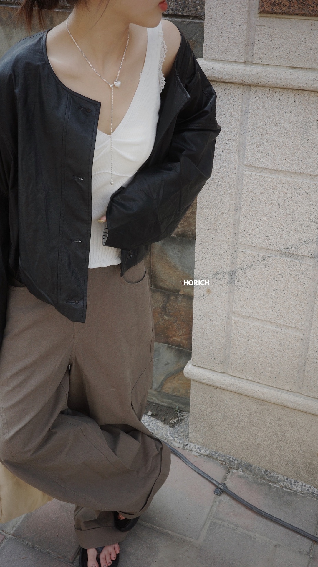 𝗔𝗽𝗿.𝟬𝟴/V52703Z-無領拼接皮外含領巾(兩色) /黑色