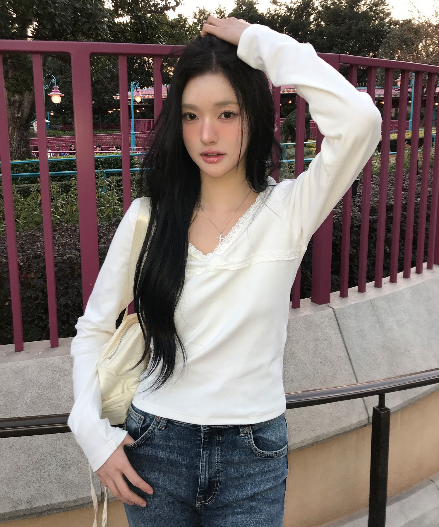 LETTER FROM MOON V領蕾絲綁帶上衣 2026LT1007WTF