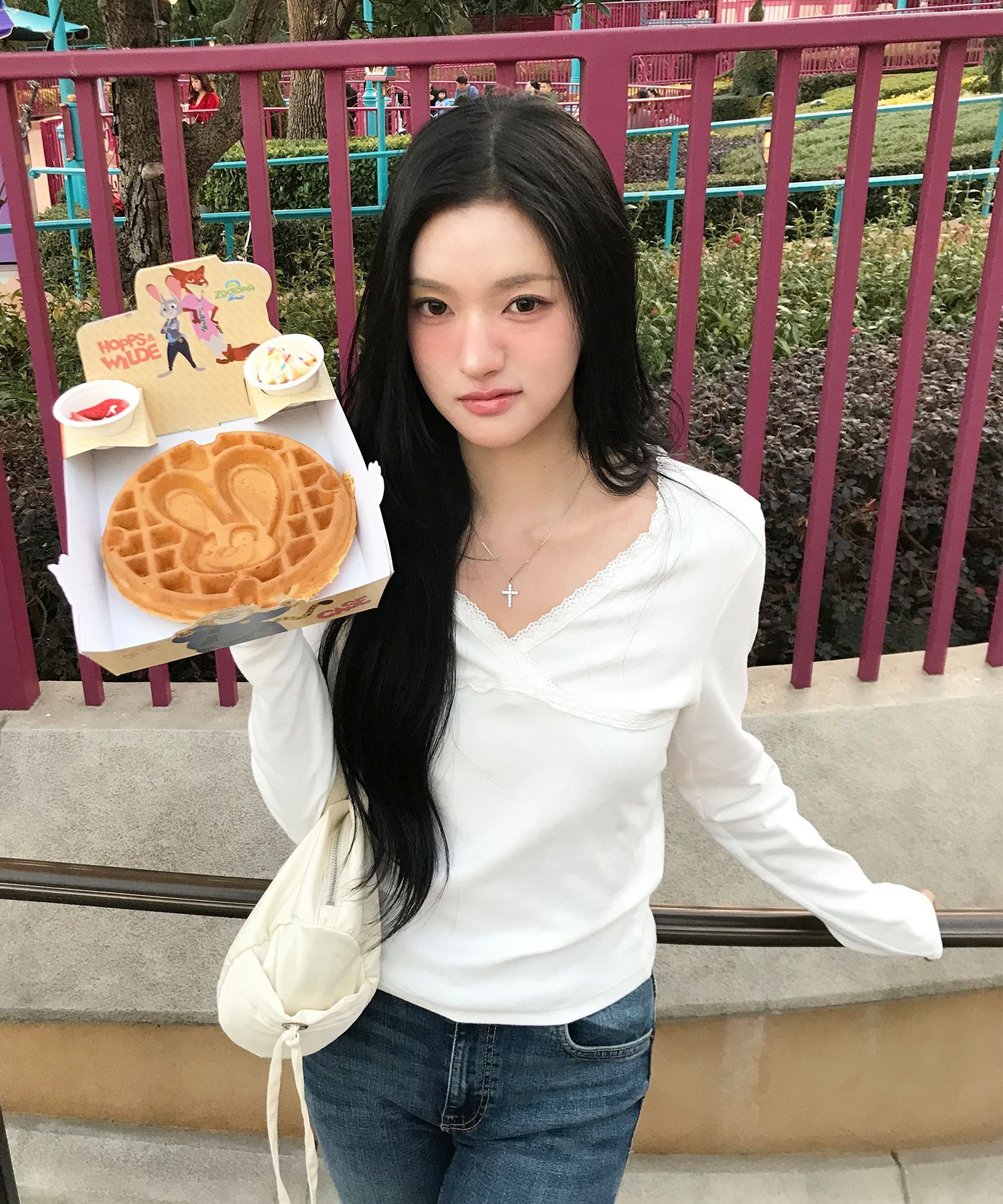 LETTER FROM MOON V領蕾絲綁帶上衣 2026LT1007WTF