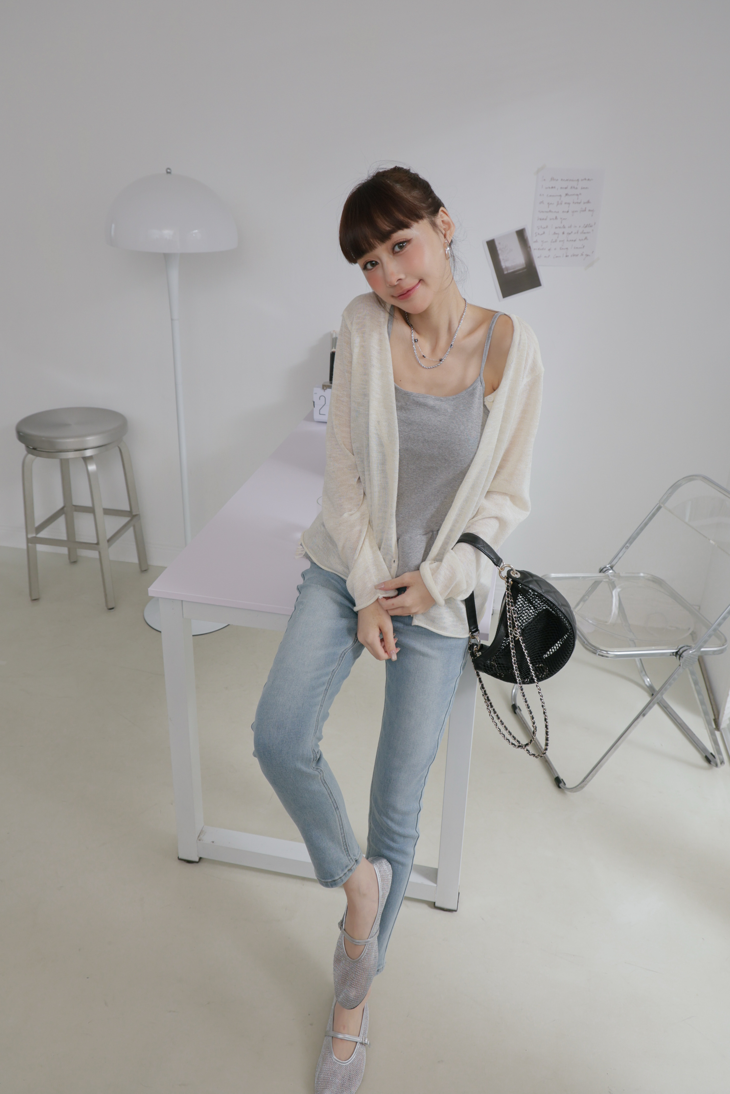 淺刷色窄管牛仔褲 P62