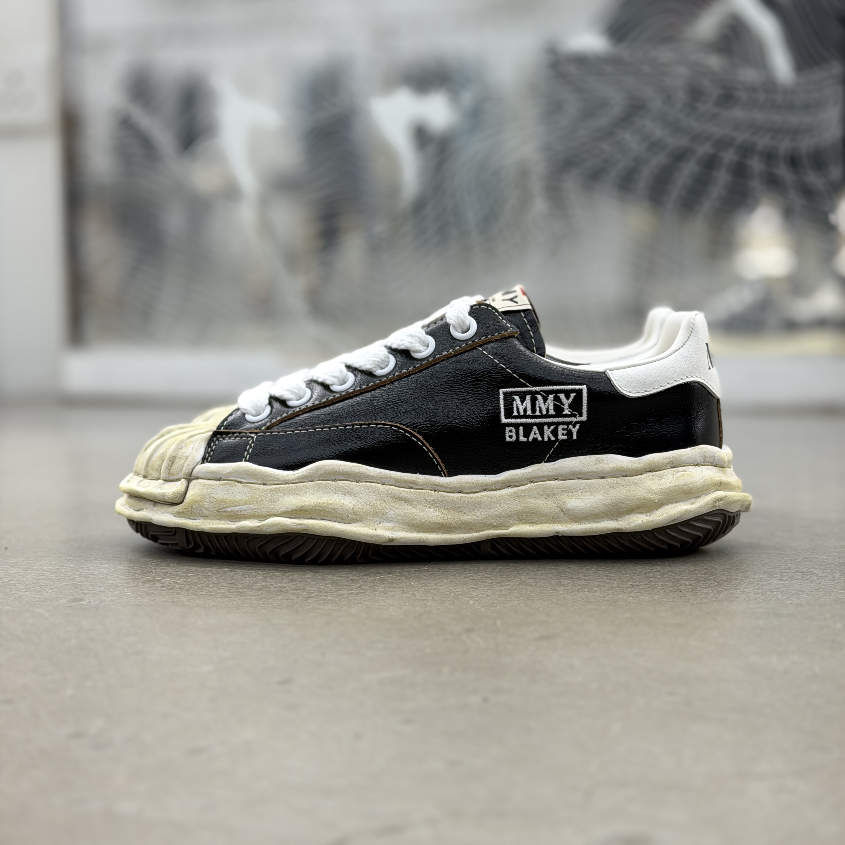 Maison Mihara Yasuhiro Blakey OG Sole Wrinkled Leather Low - Black | A14FW736