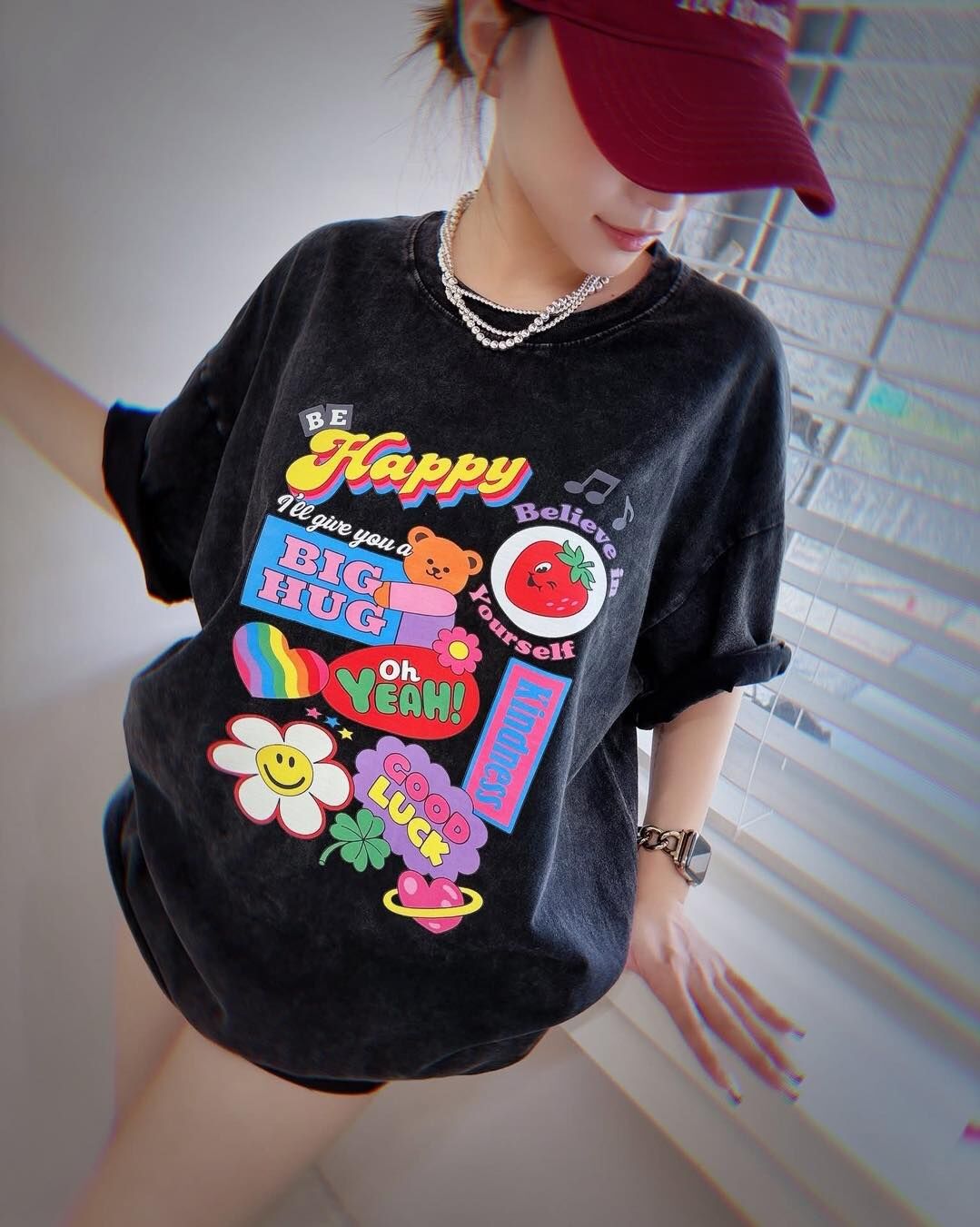 【可愛比備的笑臉花朵字母設計棉tee】（現貨）