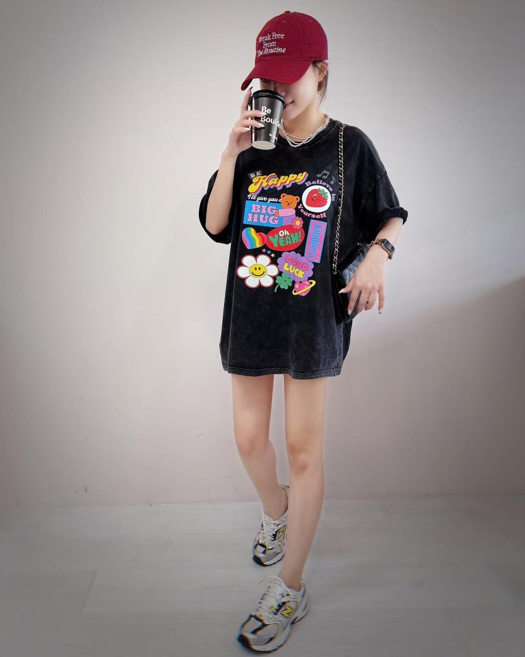 【可愛比備的笑臉花朵字母設計棉tee】（現貨）