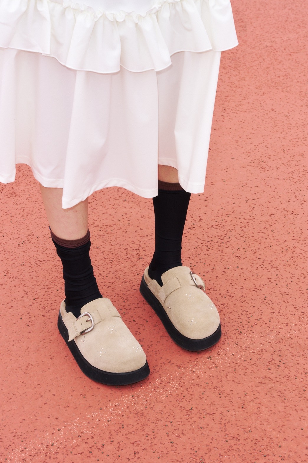 【韓國連線】KHIHO LIORA STUD CLOG 鉚釘包頭鞋 2色 KLSST