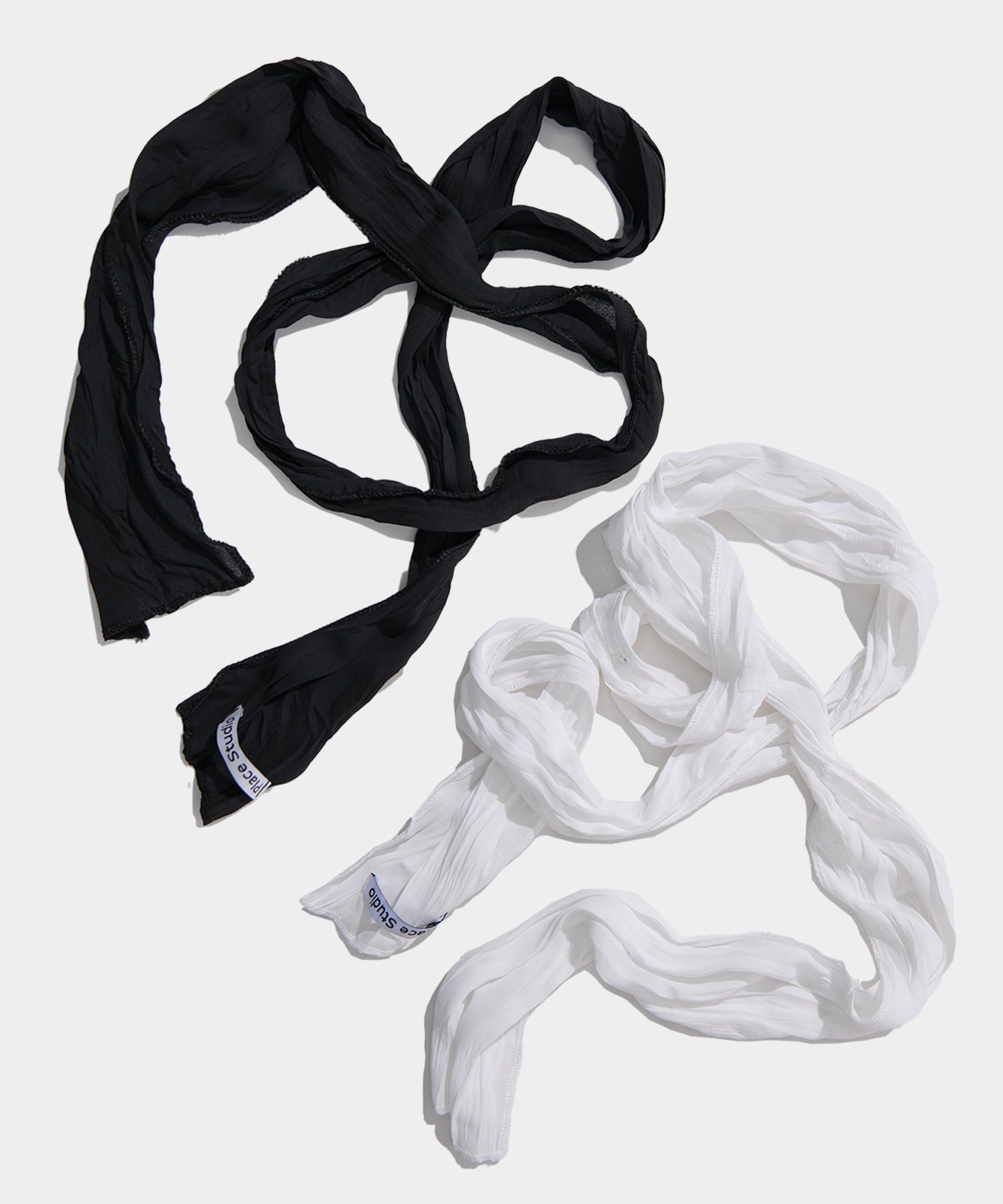 PLACE STUDIO 輕透緞面修身皺褶長圍巾 24S777102