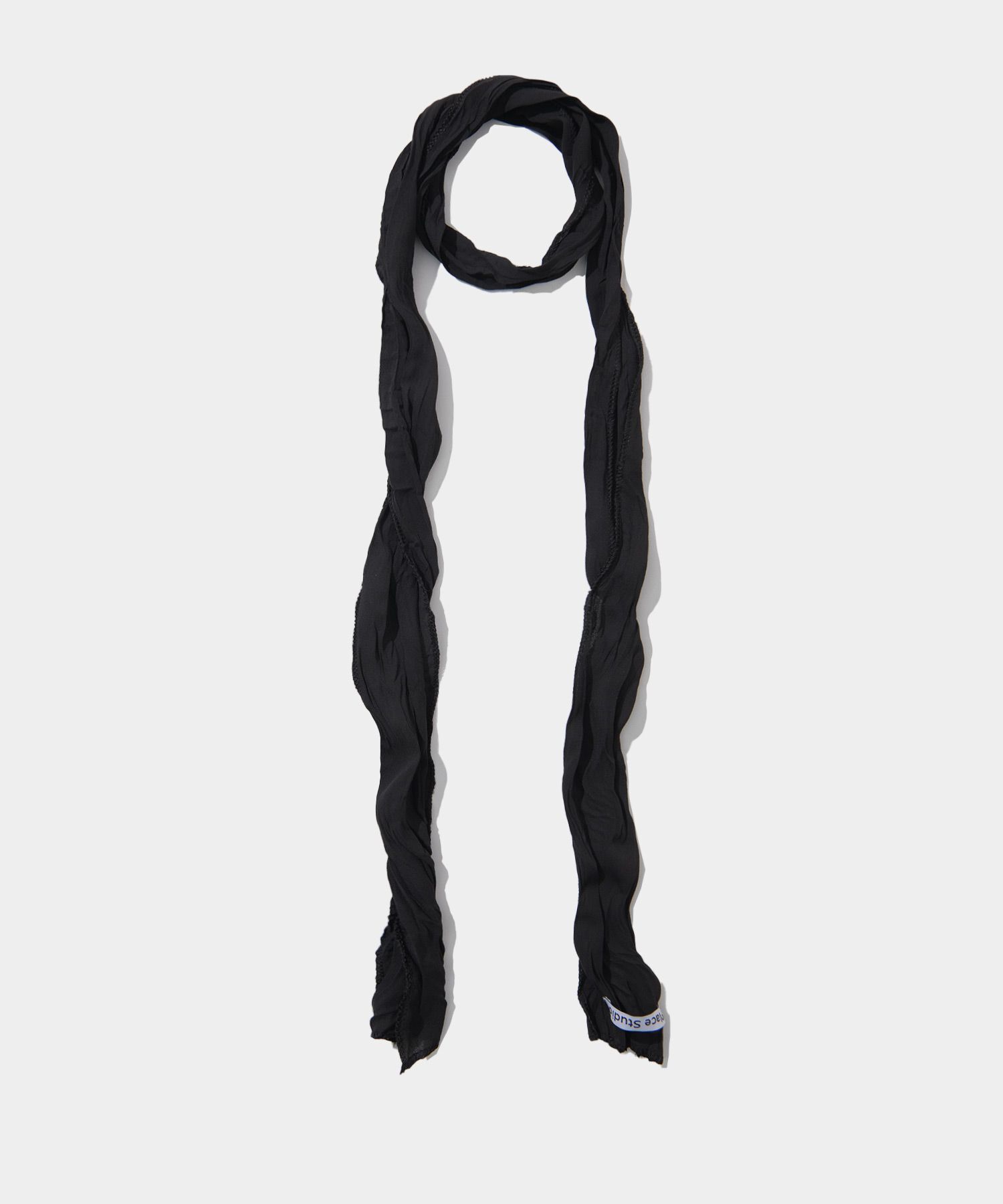 PLACE STUDIO 輕透緞面修身皺褶長圍巾 24S777102