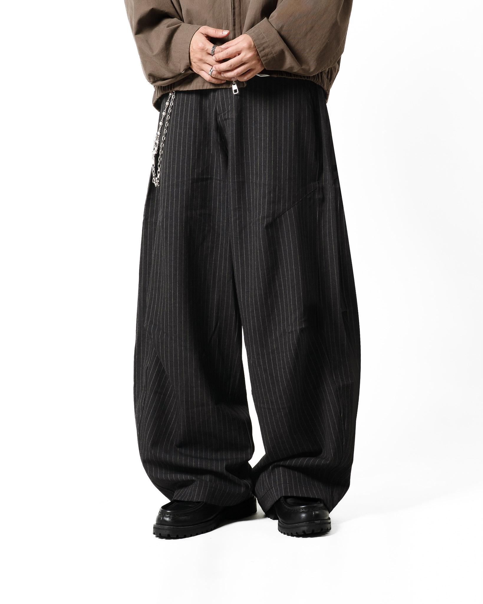 Striped Suit Pants 寬版摺線條紋西裝褲