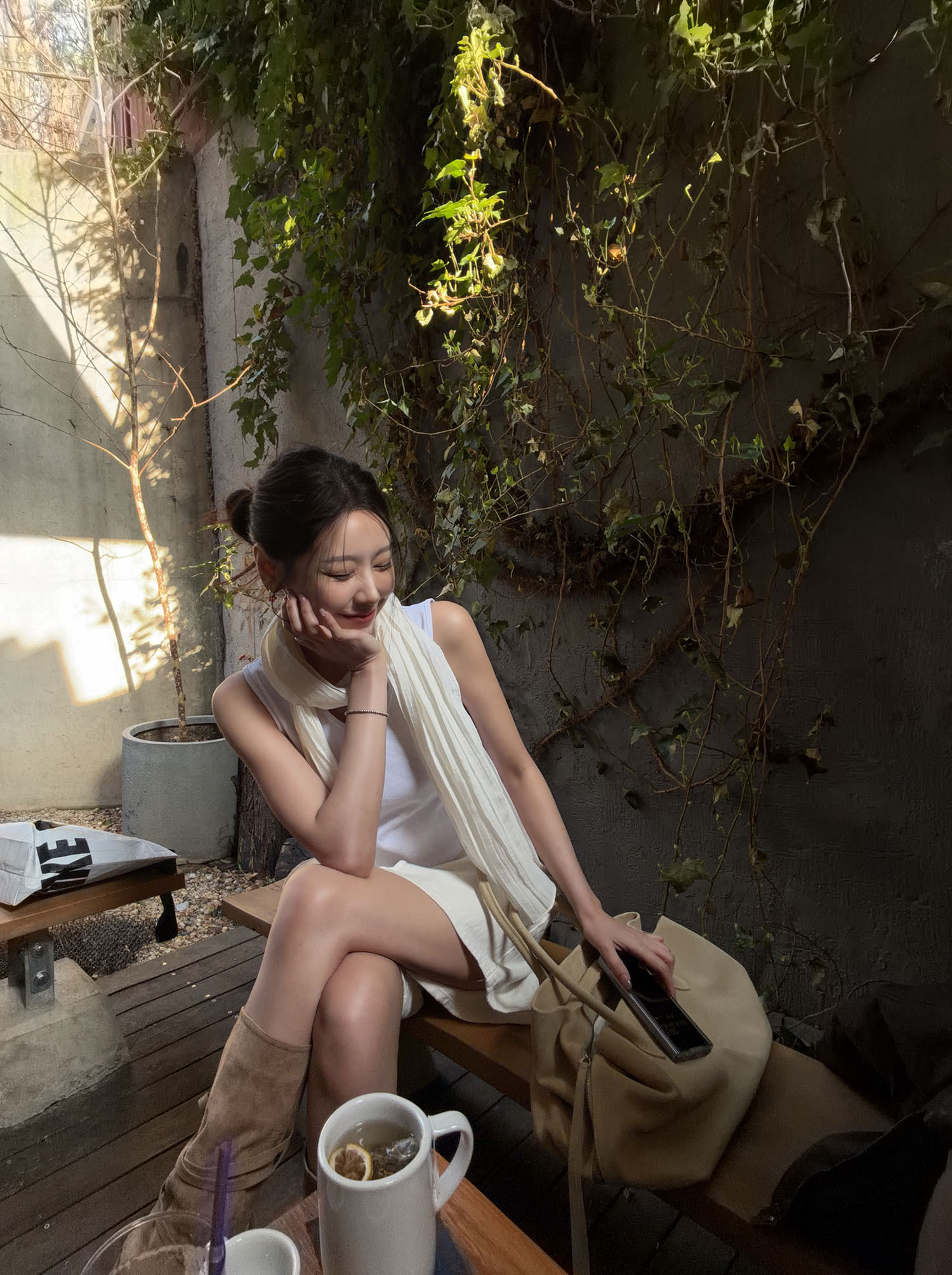 T4047 涼感壓摺絲巾 / 米白