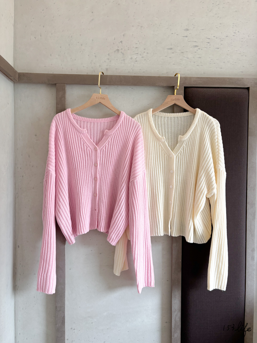 排釦坑條落肩寬針織外套(2色)